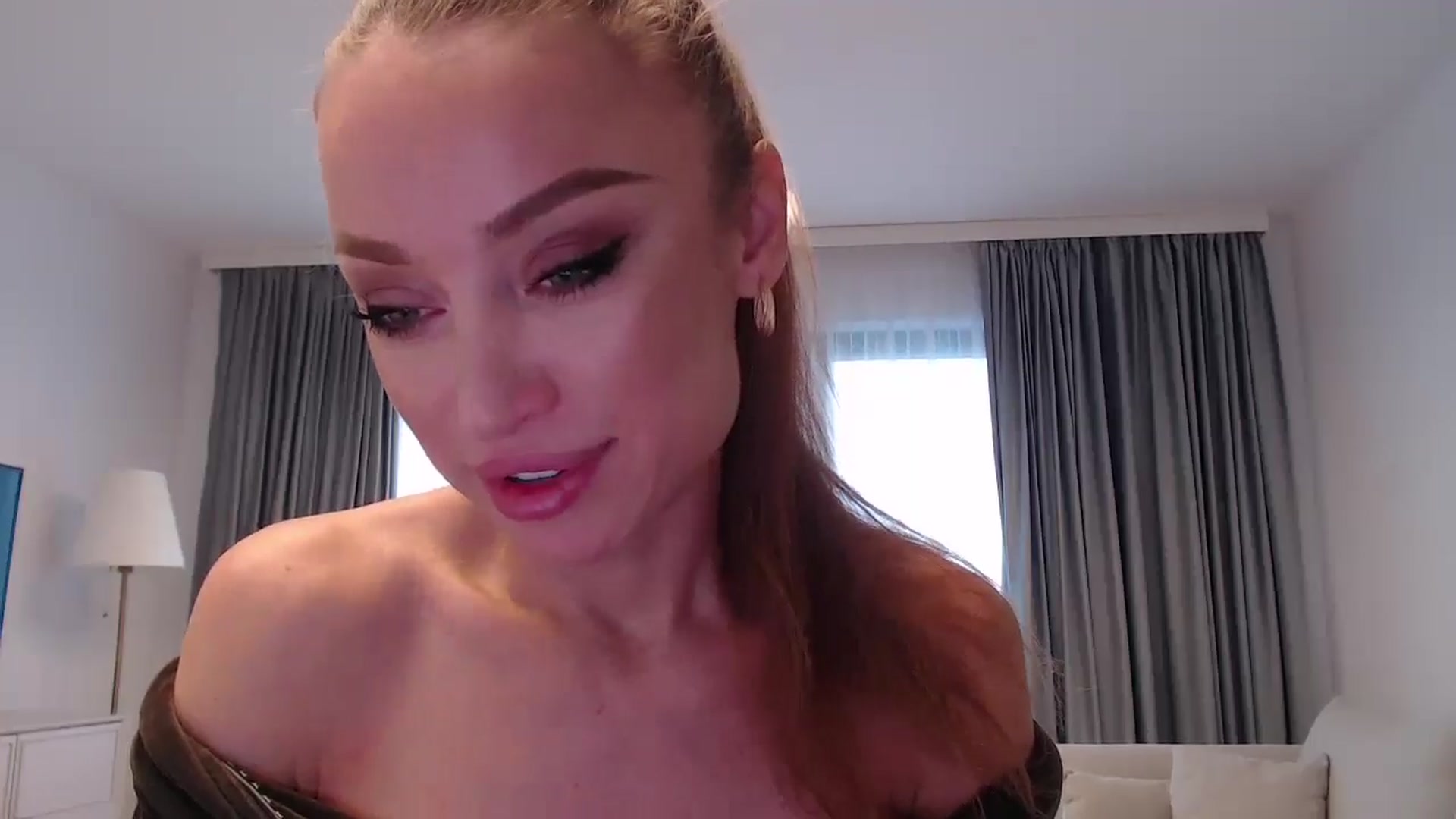 Gallery image thumbnail from Anayys's myfreecams stream on, 12/26/2024, 11:48 image 15 of 20