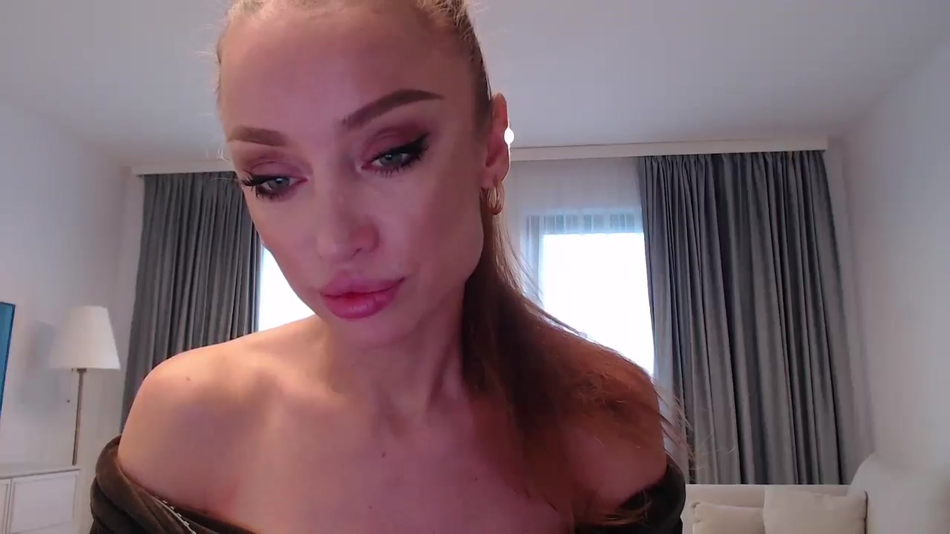 Gallery image thumbnail from Anayys's myfreecams stream on, 12/26/2024, 11:48 image 14 of 20
