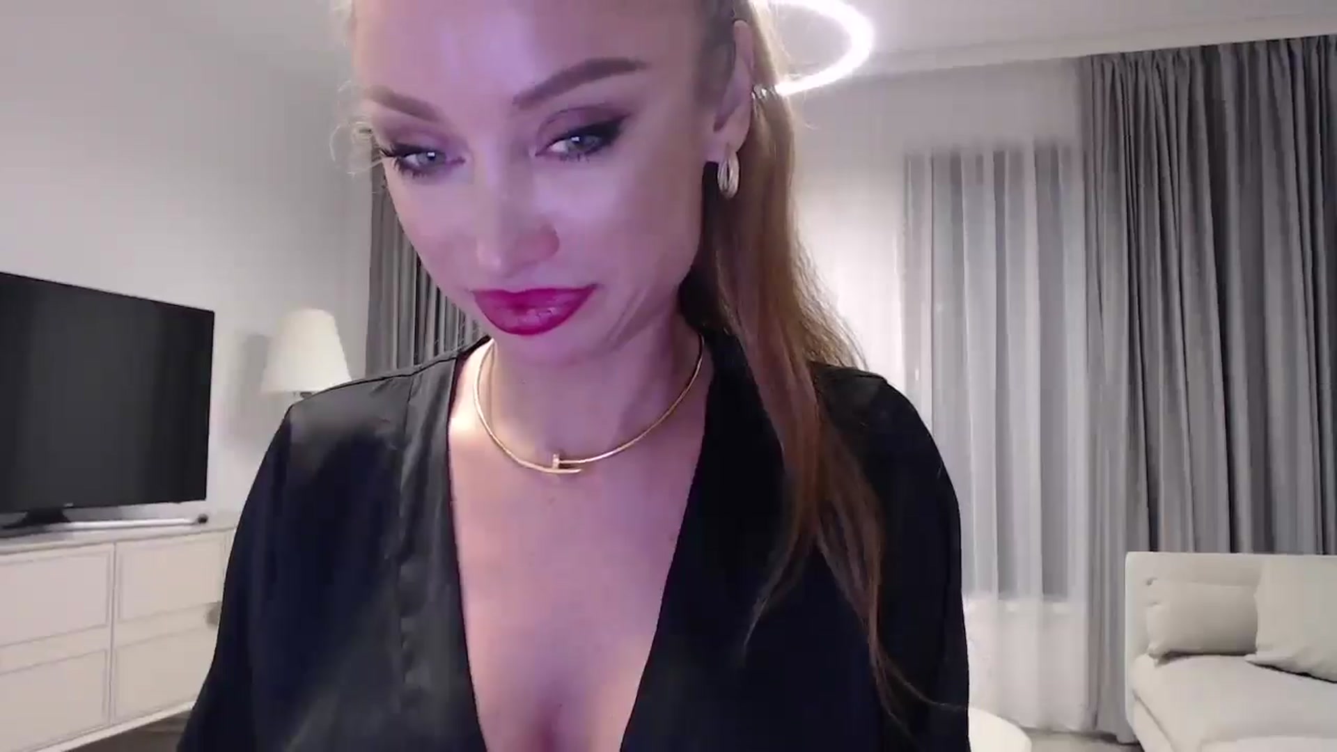 Gallery image thumbnail from Anayys's myfreecams stream on, 12/26/2024, 15:17 image 11 of 20