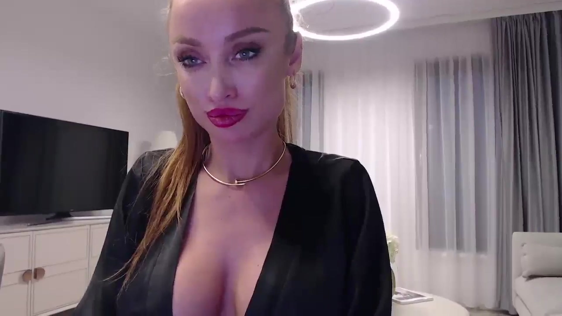 Gallery image thumbnail from Anayys's myfreecams stream on, 12/26/2024, 15:17 image 6 of 20