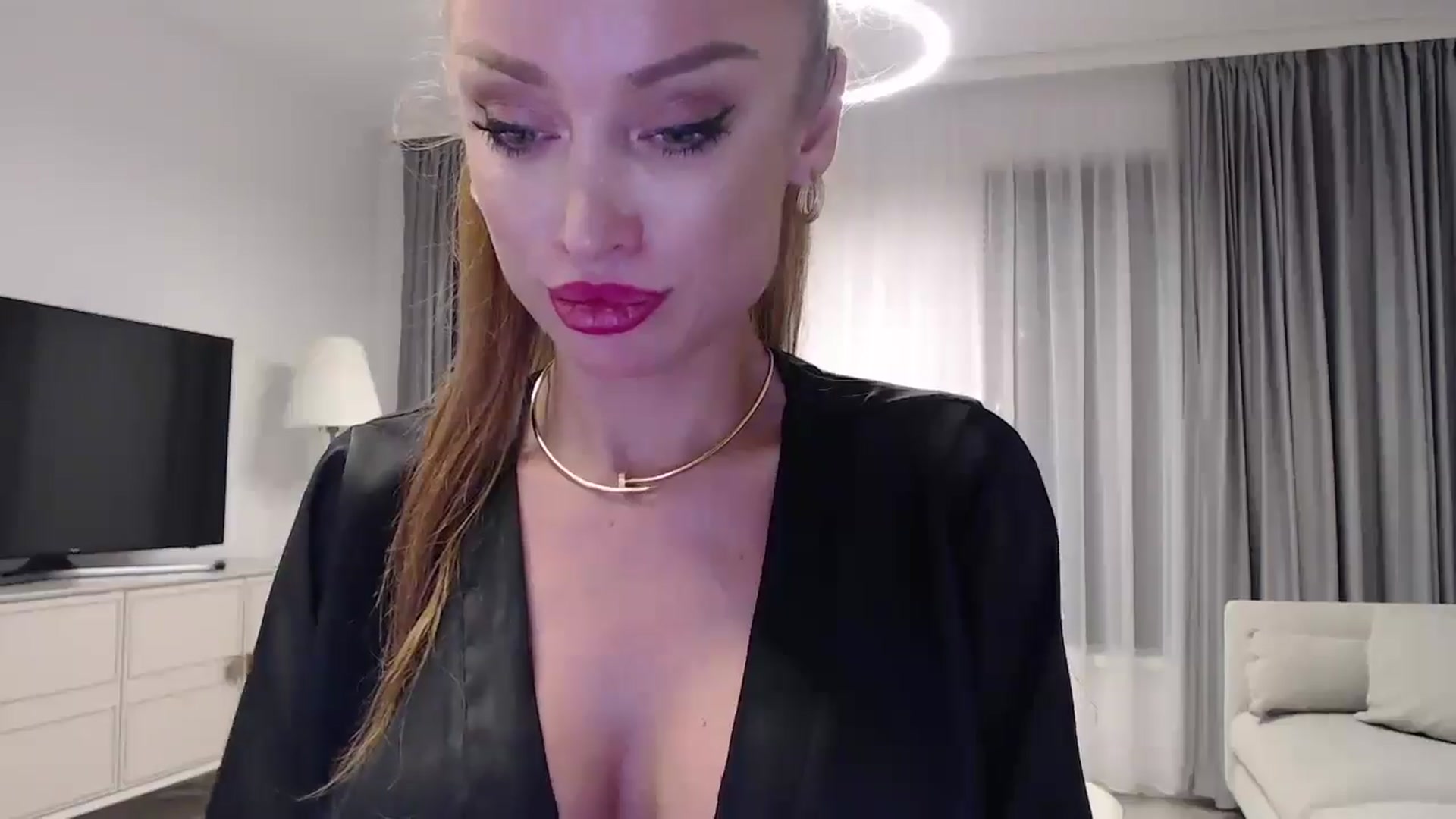 Gallery image thumbnail from Anayys's myfreecams stream on, 12/26/2024, 15:17 image 17 of 20