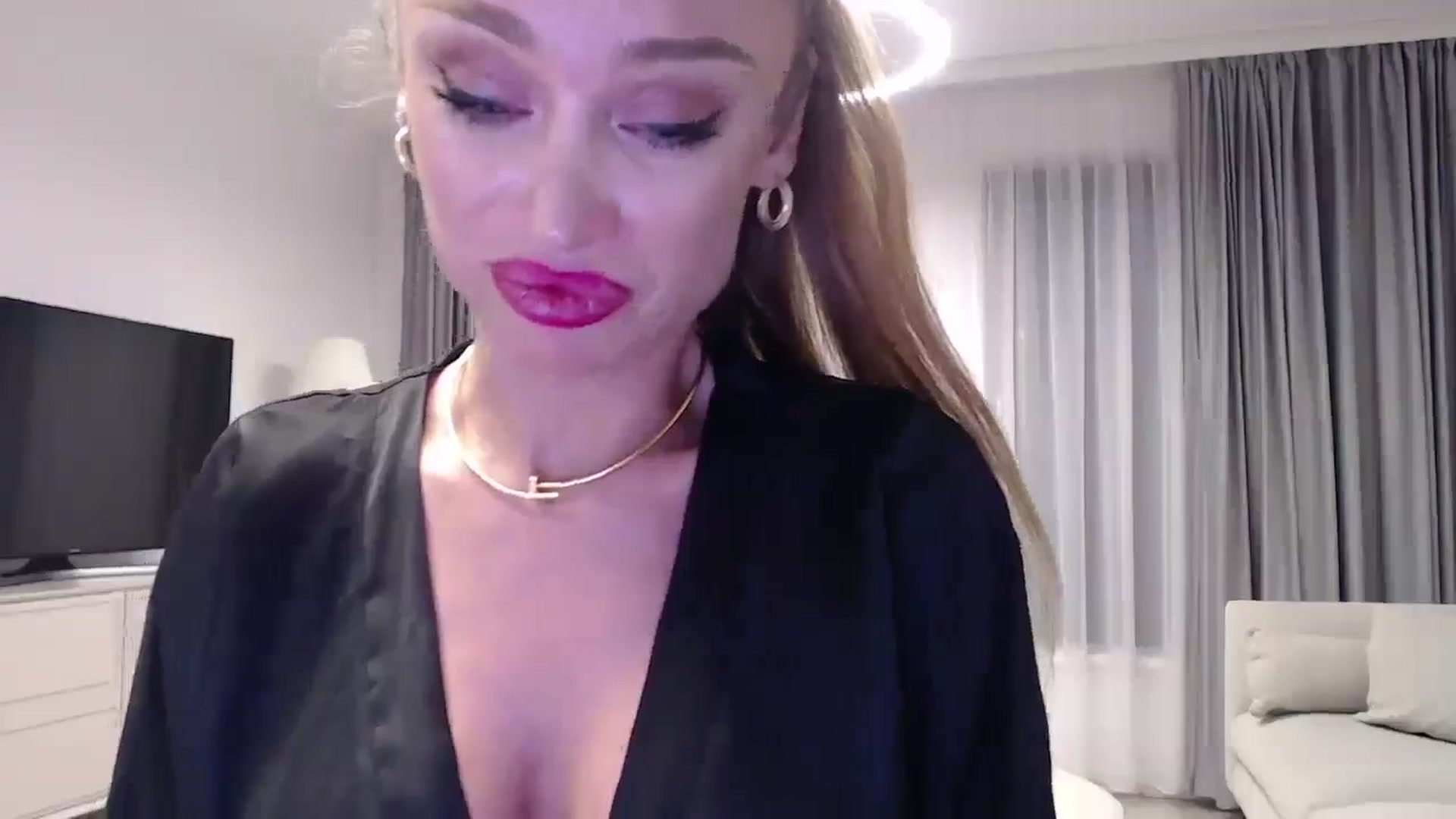 Gallery image thumbnail from Anayys's myfreecams stream on, 12/26/2024, 15:17 image 10 of 20