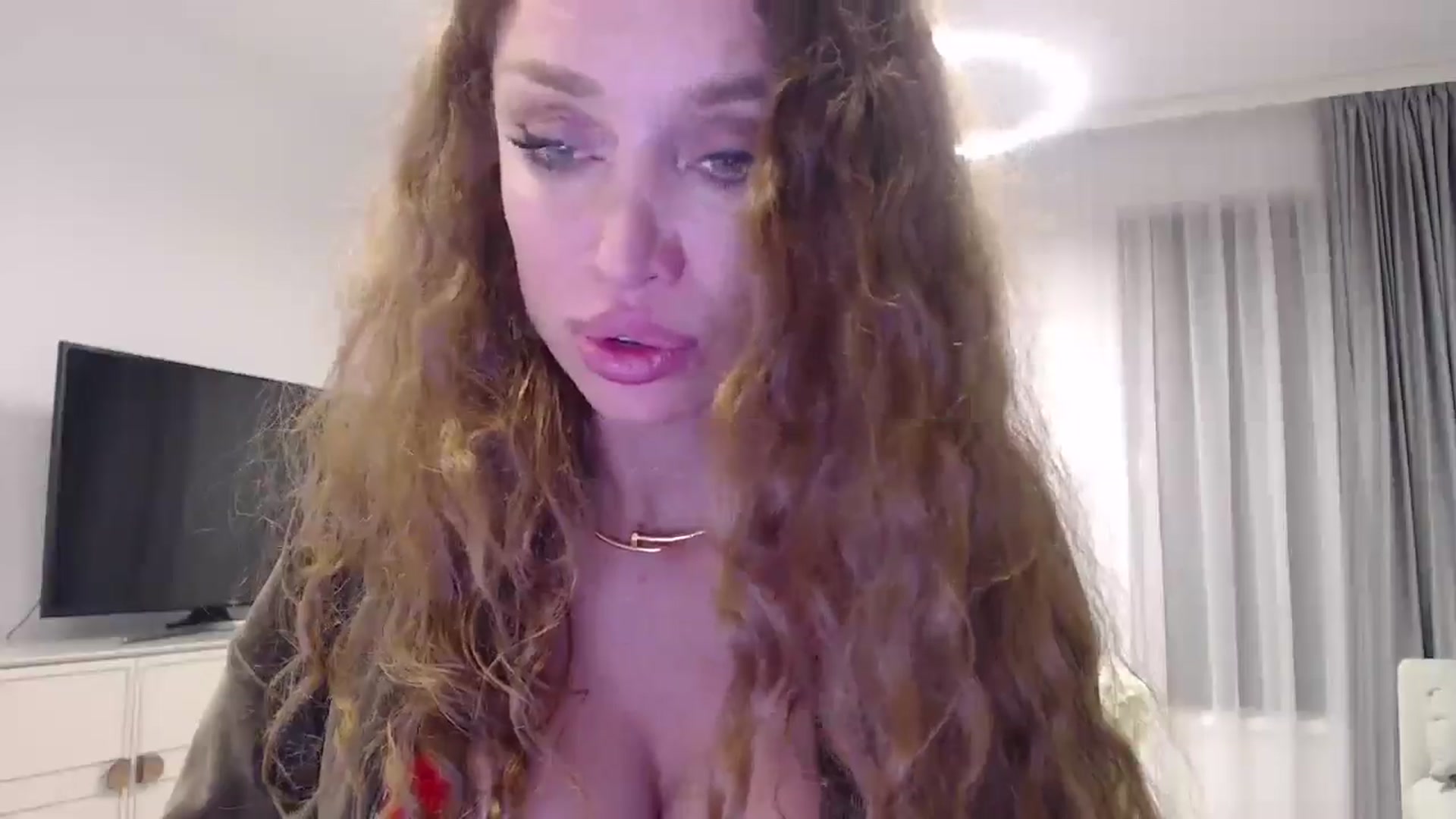 Gallery image thumbnail from Anayys's myfreecams stream on, 12/28/2024, 24:29 image 4 of 20