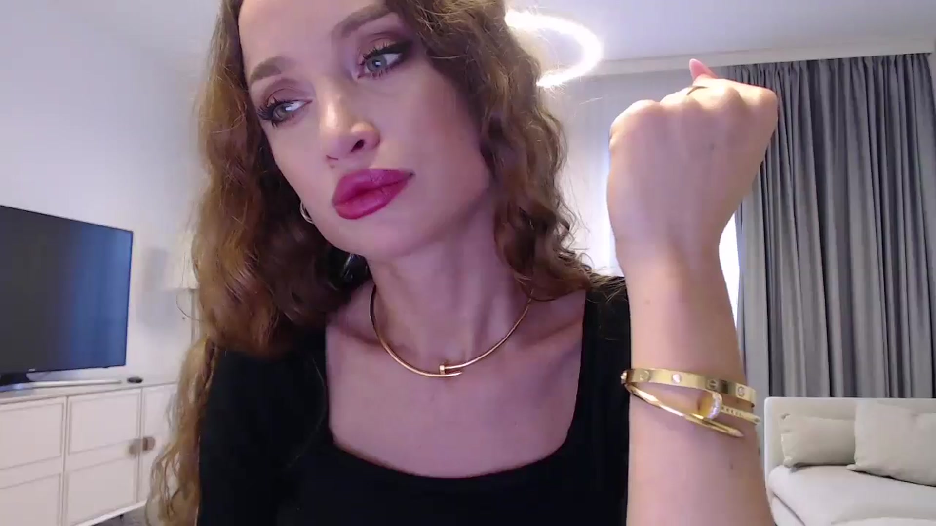 Gallery image thumbnail from Anayys's myfreecams stream on, 12/29/2024, 13:33 image 7 of 20