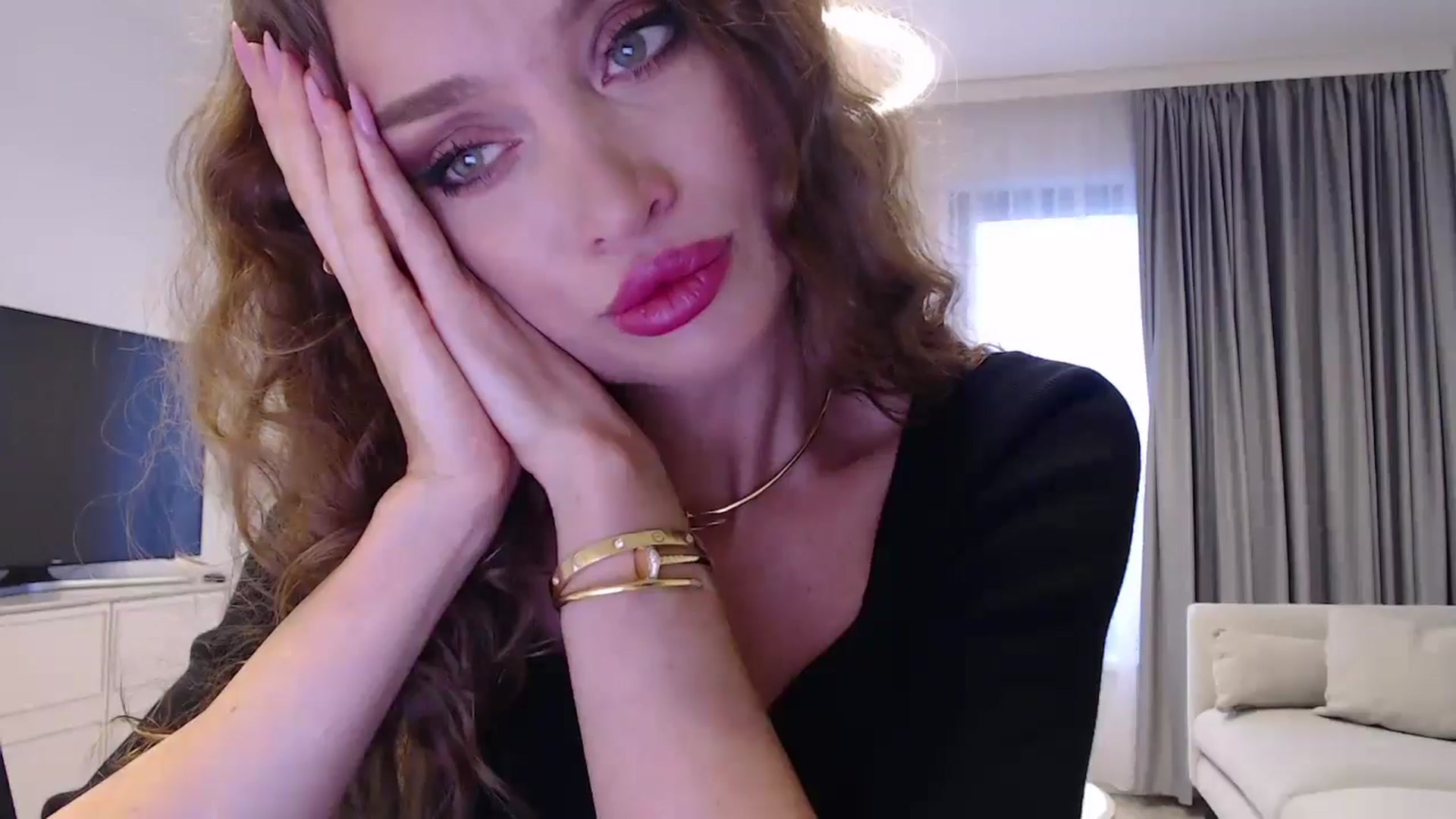 Gallery image thumbnail from Anayys's myfreecams stream on, 12/29/2024, 13:33 image 16 of 20