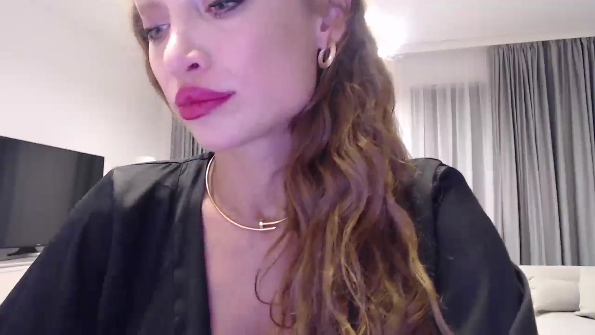 Gallery image thumbnail from Anayys's myfreecams stream on, 12/29/2024, 20:29 image 10 of 20
