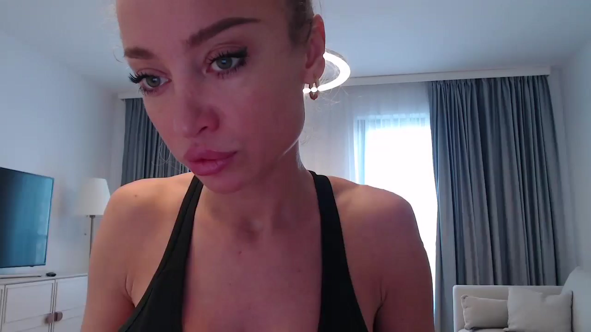 Gallery image thumbnail from Anayys's myfreecams stream on, 12/30/2024, 13:03 image 1 of 20