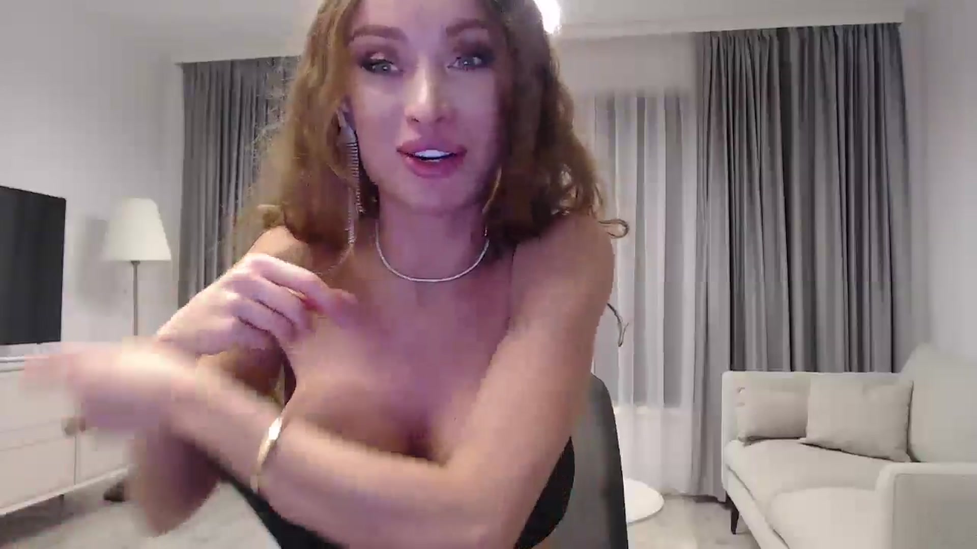 Gallery image thumbnail from Anayys's myfreecams stream on, 01/01/2025, 17:50 image 13 of 20
