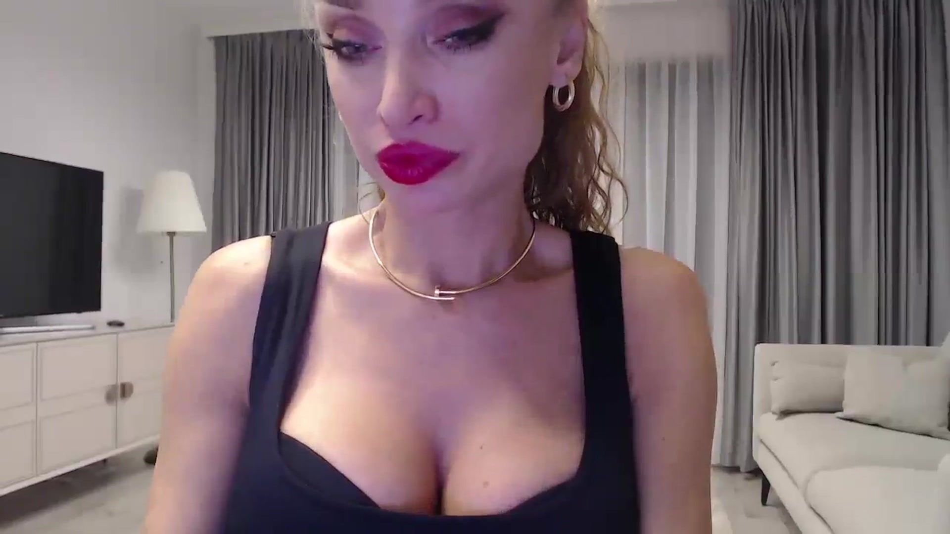 Gallery image thumbnail from Anayys's myfreecams stream on, 01/02/2025, 20:51 image 14 of 20