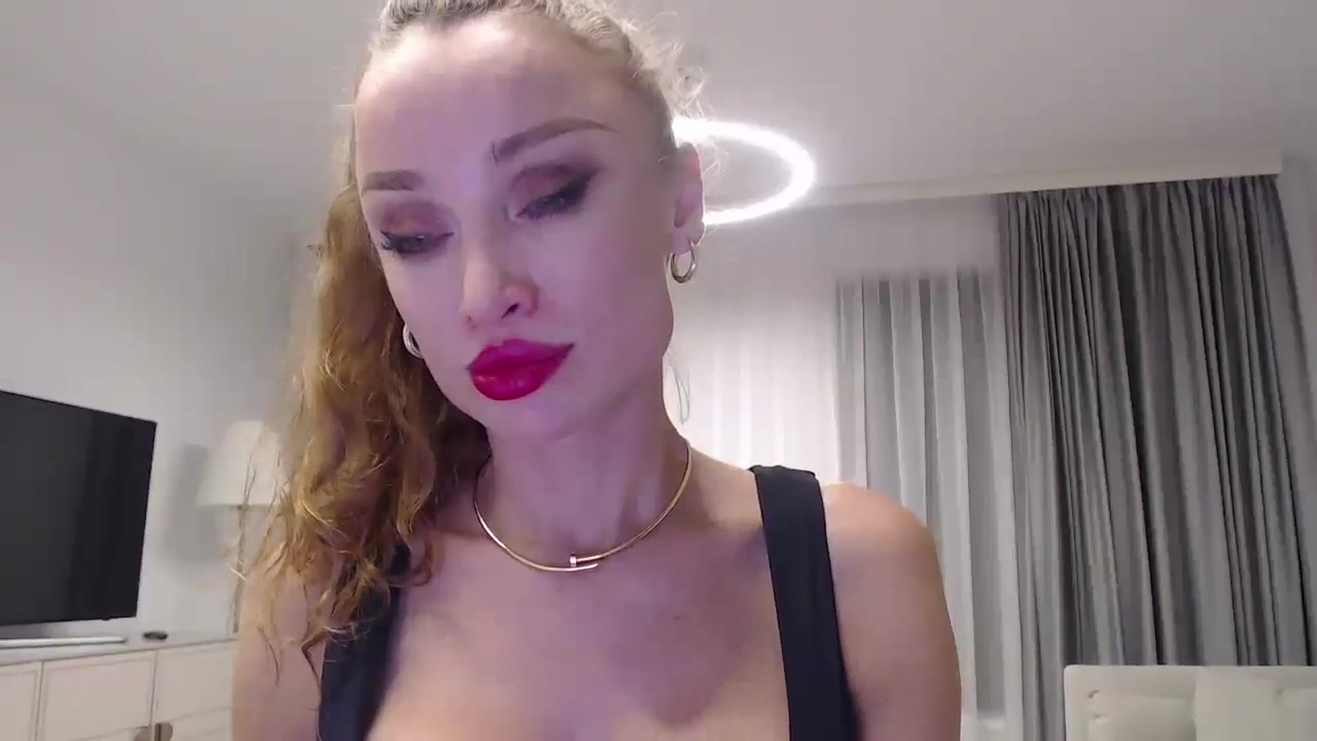 Gallery image thumbnail from Anayys's myfreecams stream on, 01/02/2025, 20:51 image 4 of 20