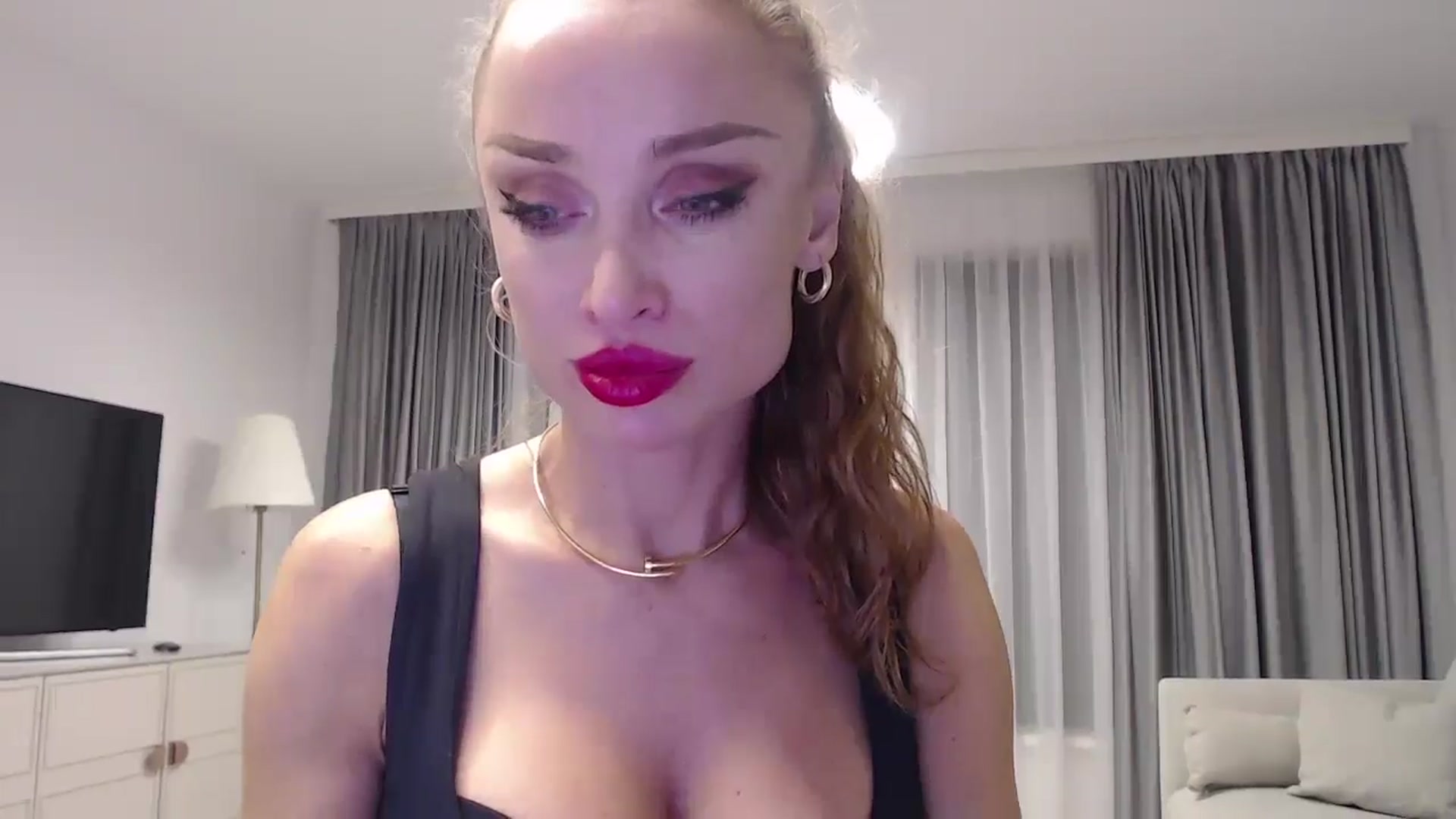 Gallery image thumbnail from Anayys's myfreecams stream on, 01/02/2025, 20:51 image 15 of 20