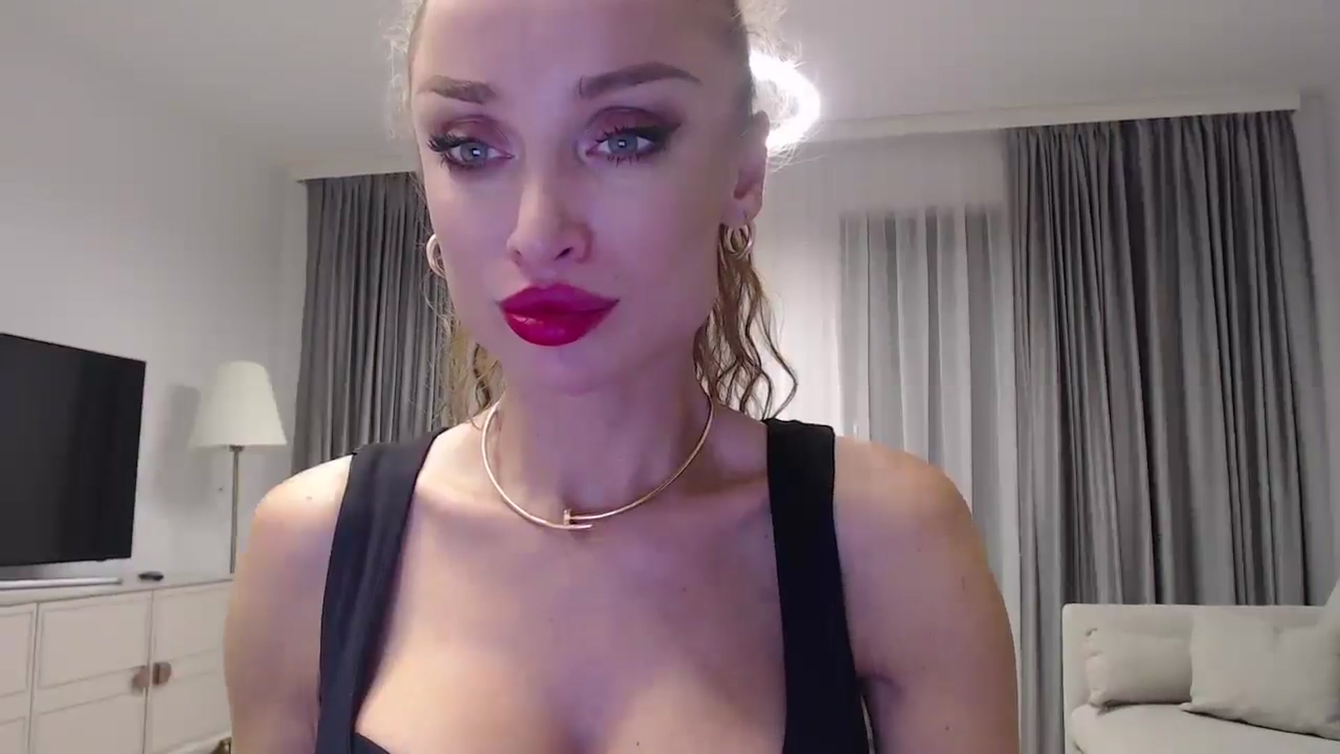 Gallery image thumbnail from Anayys's myfreecams stream on, 01/02/2025, 20:51 image 13 of 20