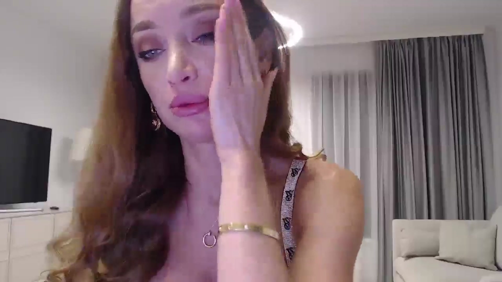 Gallery image thumbnail from Anayys's myfreecams stream on, 01/03/2025, 15:43 image 18 of 20