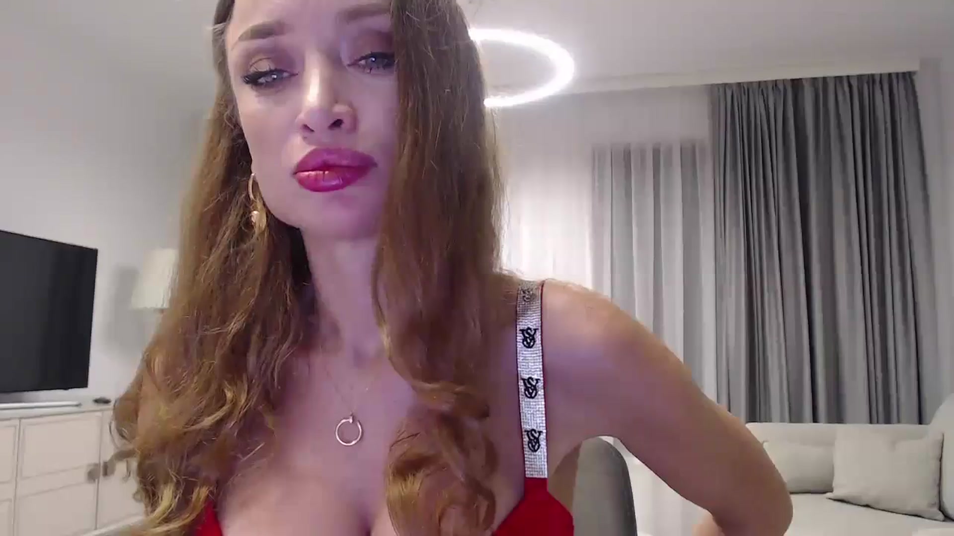 Gallery image thumbnail from Anayys's myfreecams stream on, 01/03/2025, 16:34 image 12 of 20