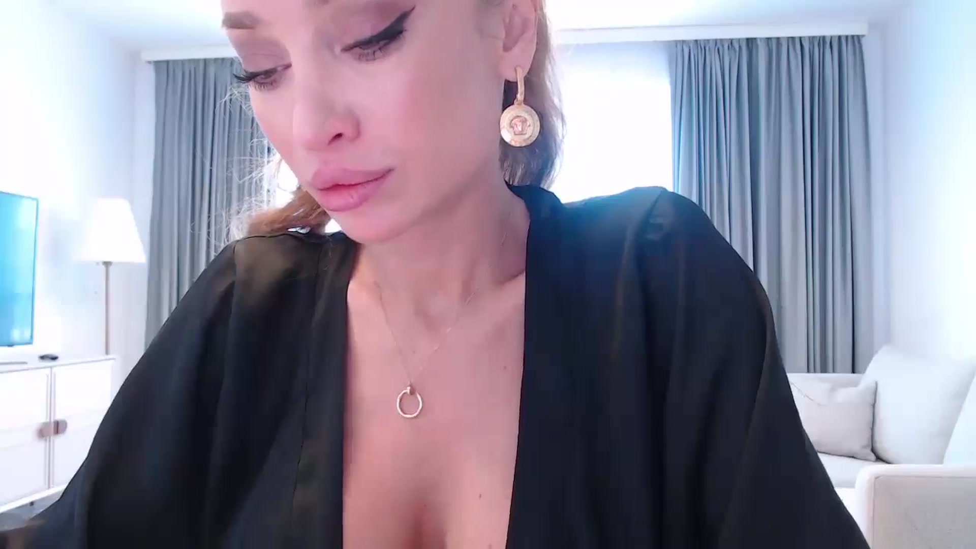 Gallery image thumbnail from Anayys's myfreecams stream on, 01/04/2025, 10:59 image 15 of 20