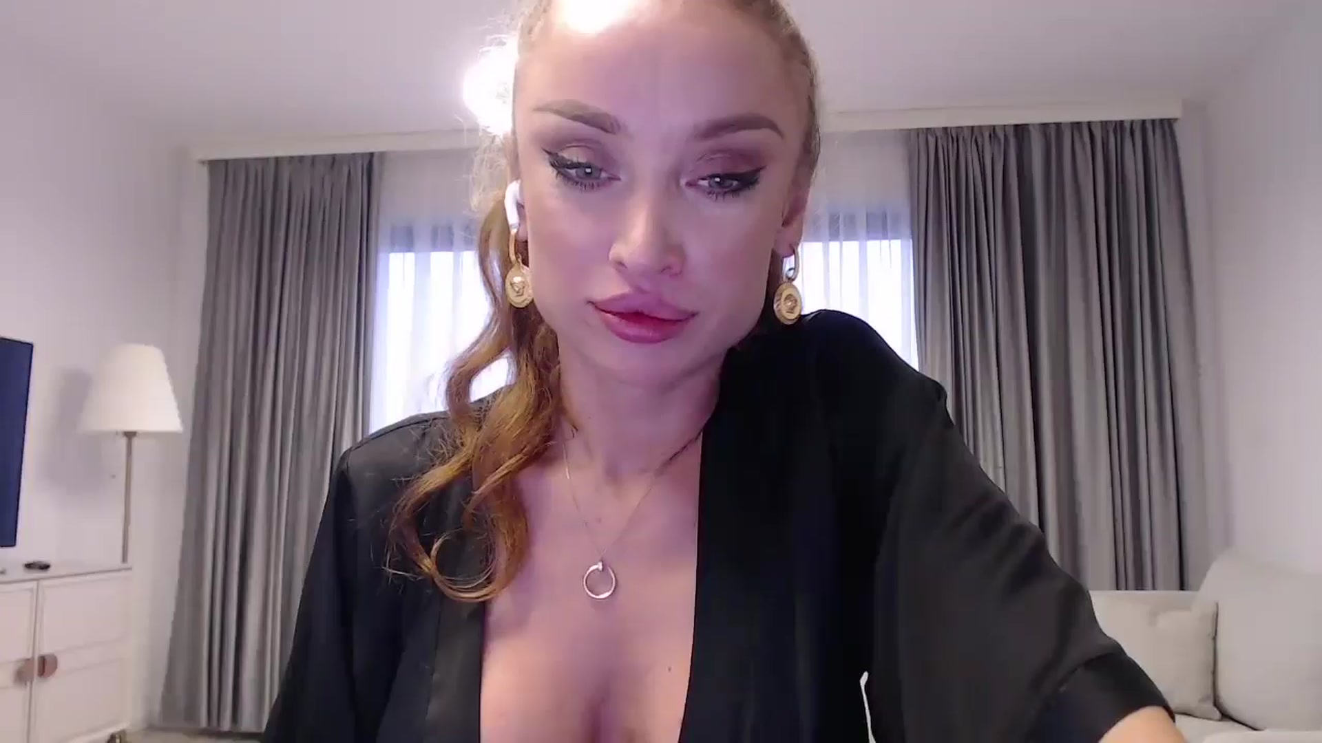 Gallery image thumbnail from Anayys's myfreecams stream on, 01/04/2025, 15:03 image 1 of 20
