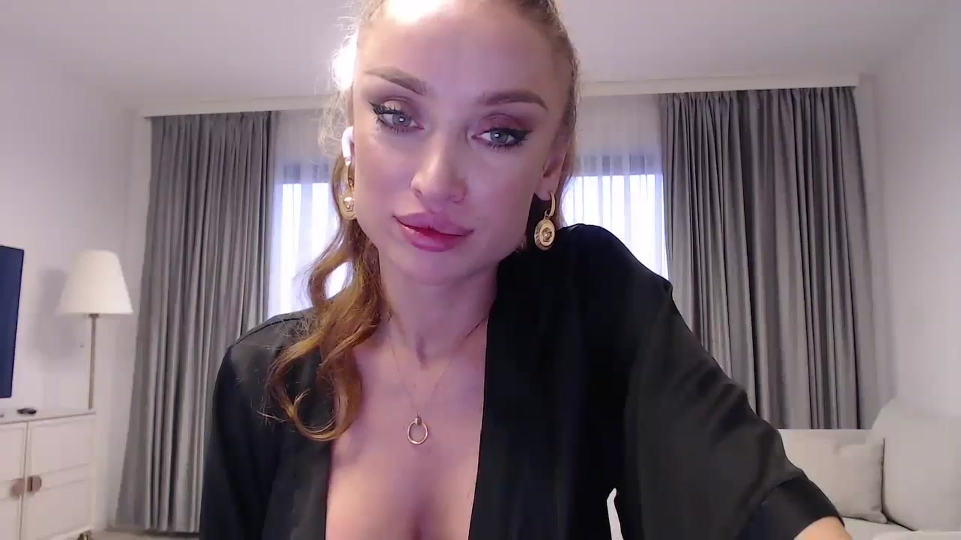 Gallery image thumbnail from Anayys's myfreecams stream on, 01/04/2025, 15:03 image 2 of 20