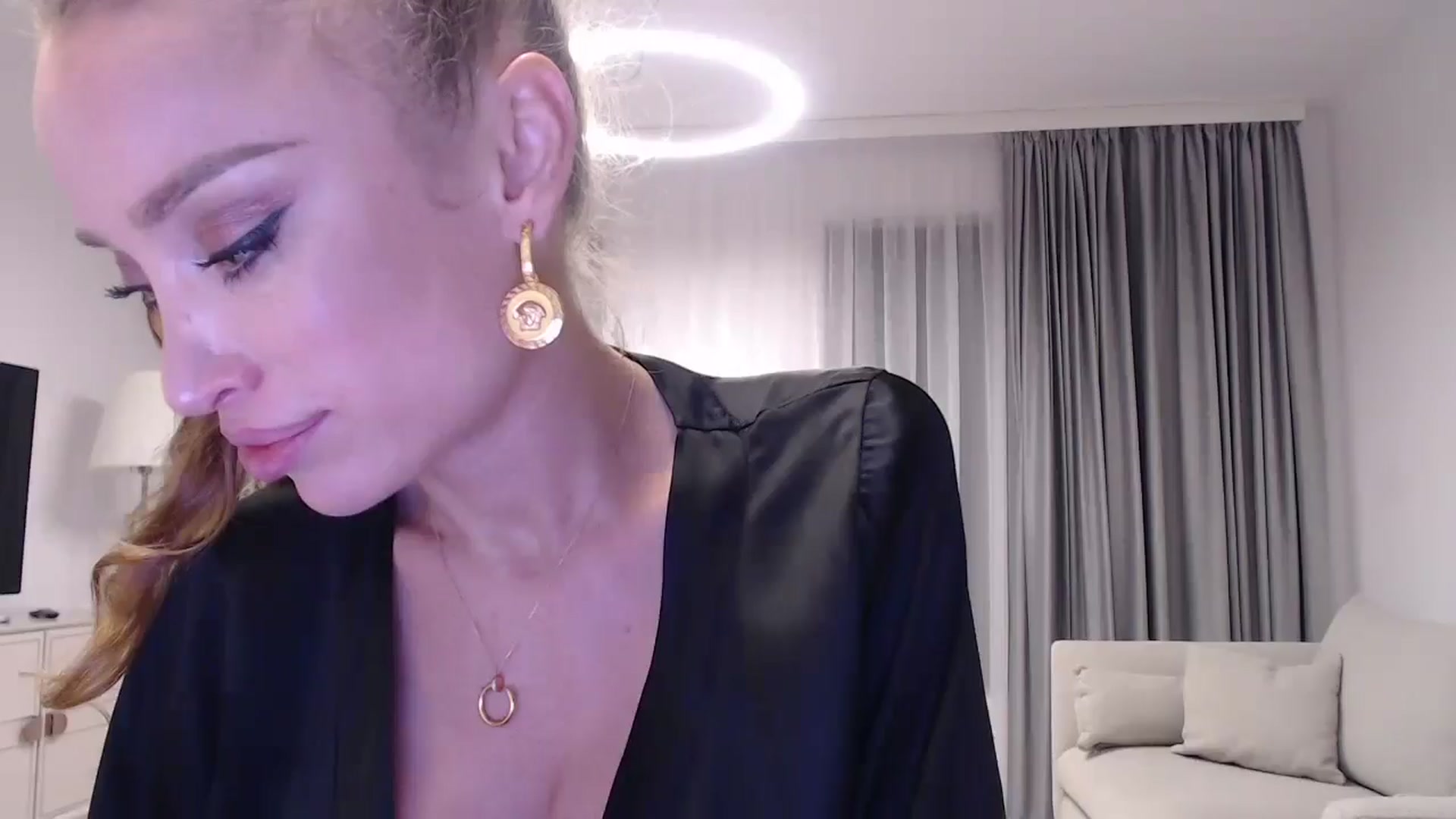 Gallery image thumbnail from Anayys's myfreecams stream on, 01/04/2025, 16:32 image 1 of 20