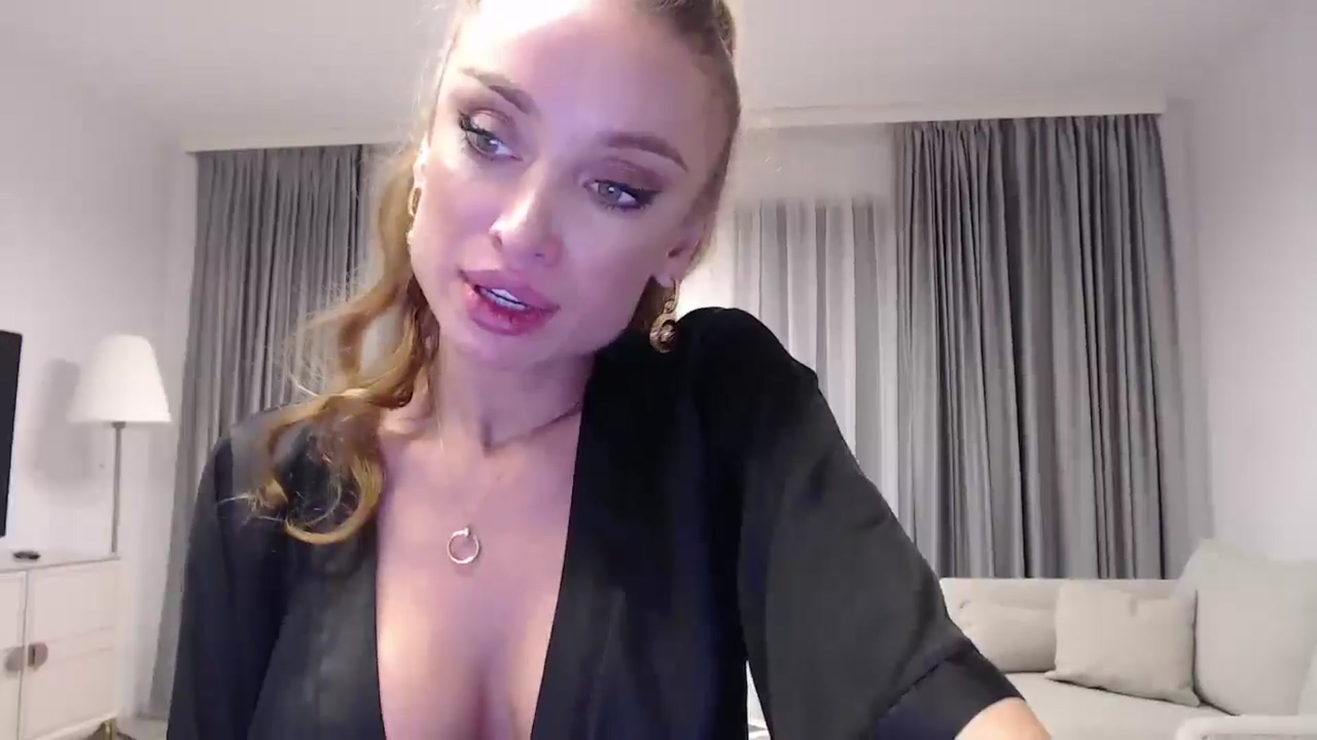 Gallery image thumbnail from Anayys's myfreecams stream on, 01/04/2025, 16:32 image 9 of 20