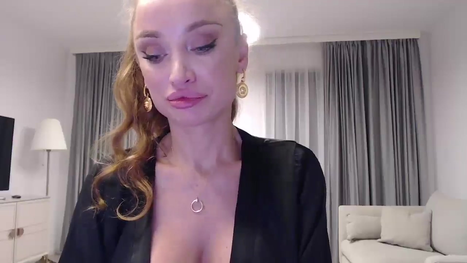 Gallery image thumbnail from Anayys's myfreecams stream on, 01/04/2025, 16:32 image 8 of 20