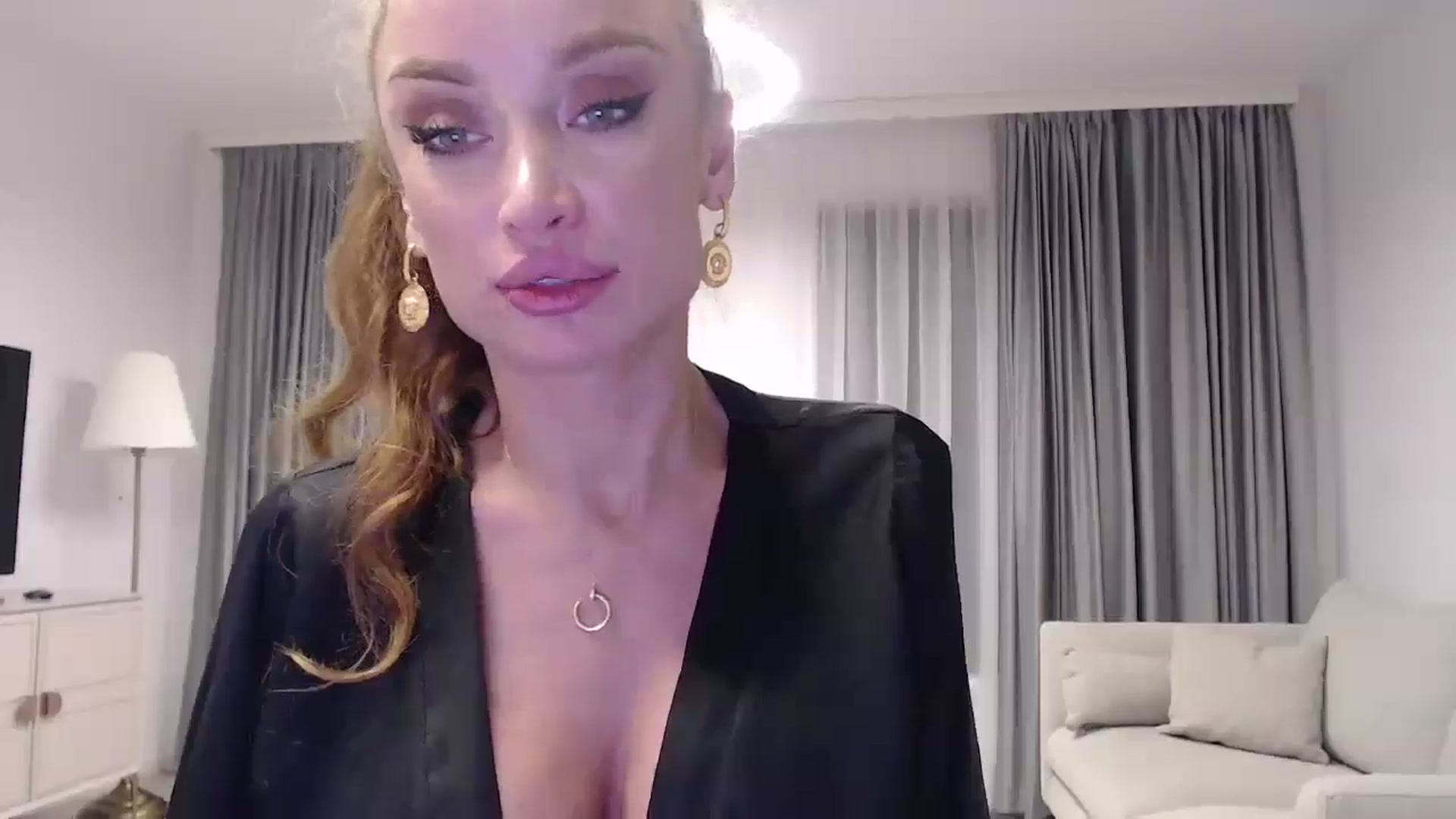 Gallery image thumbnail from Anayys's myfreecams stream on, 01/04/2025, 16:32 image 18 of 20