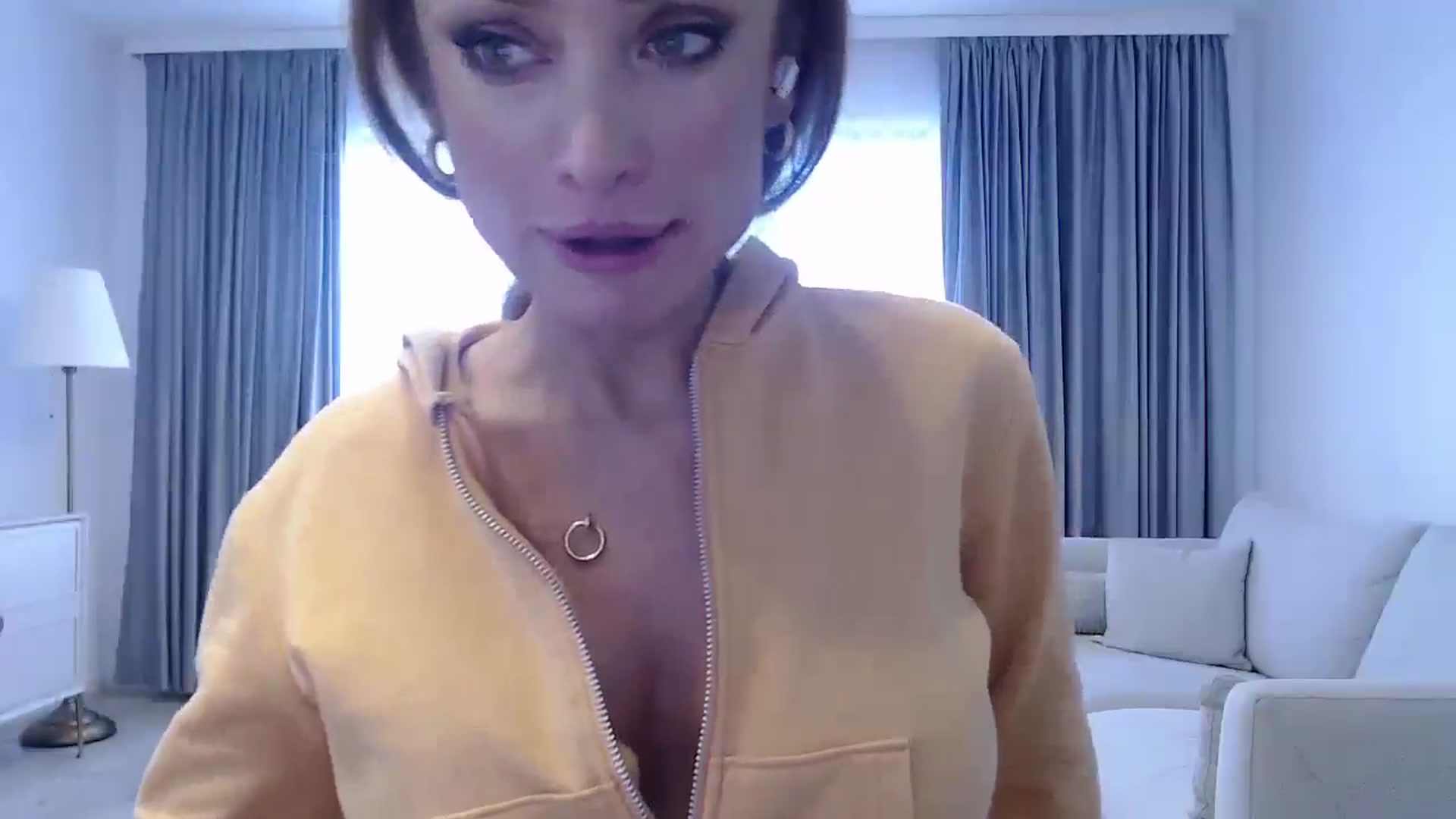 Gallery image thumbnail from Anayys's myfreecams stream on, 01/06/2025, 13:33 image 3 of 20