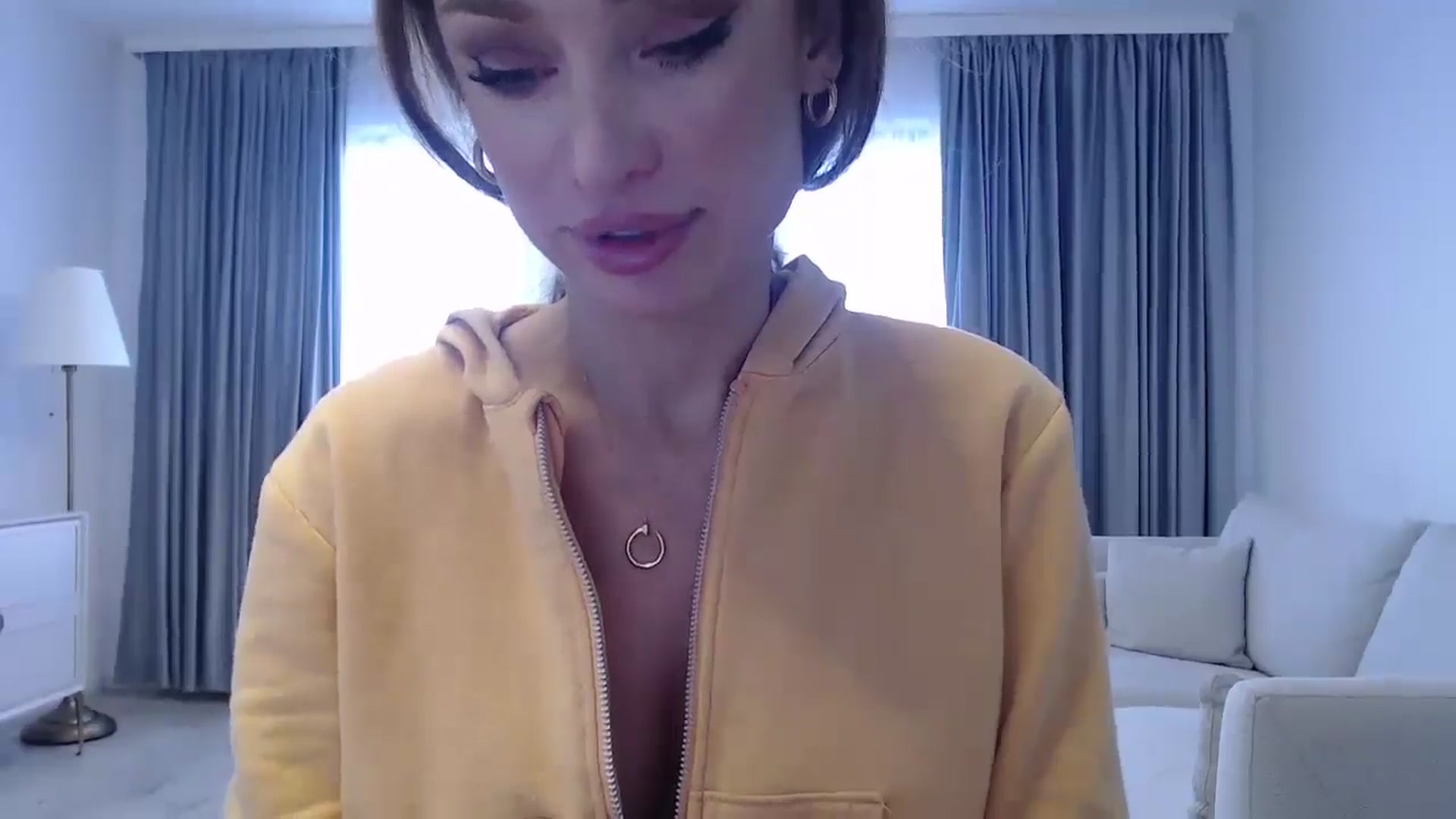 Gallery image thumbnail from Anayys's myfreecams stream on, 01/06/2025, 13:33 image 4 of 20