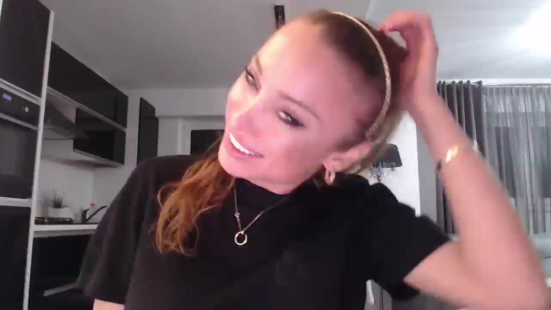 Gallery image thumbnail from Anayys's myfreecams stream on, 01/07/2025, 18:16 image 2 of 20