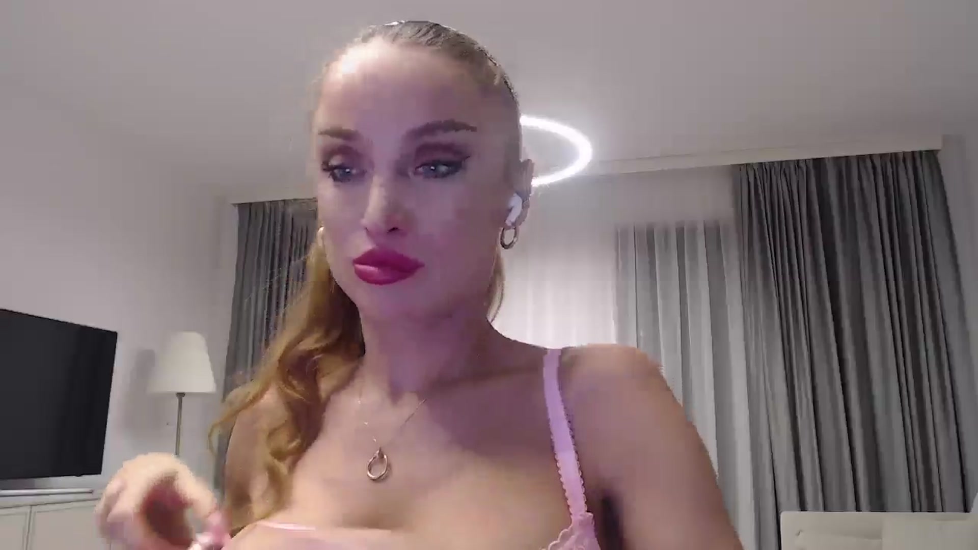 Gallery image thumbnail from Anayys's myfreecams stream on, 01/08/2025, 19:51 image 8 of 20