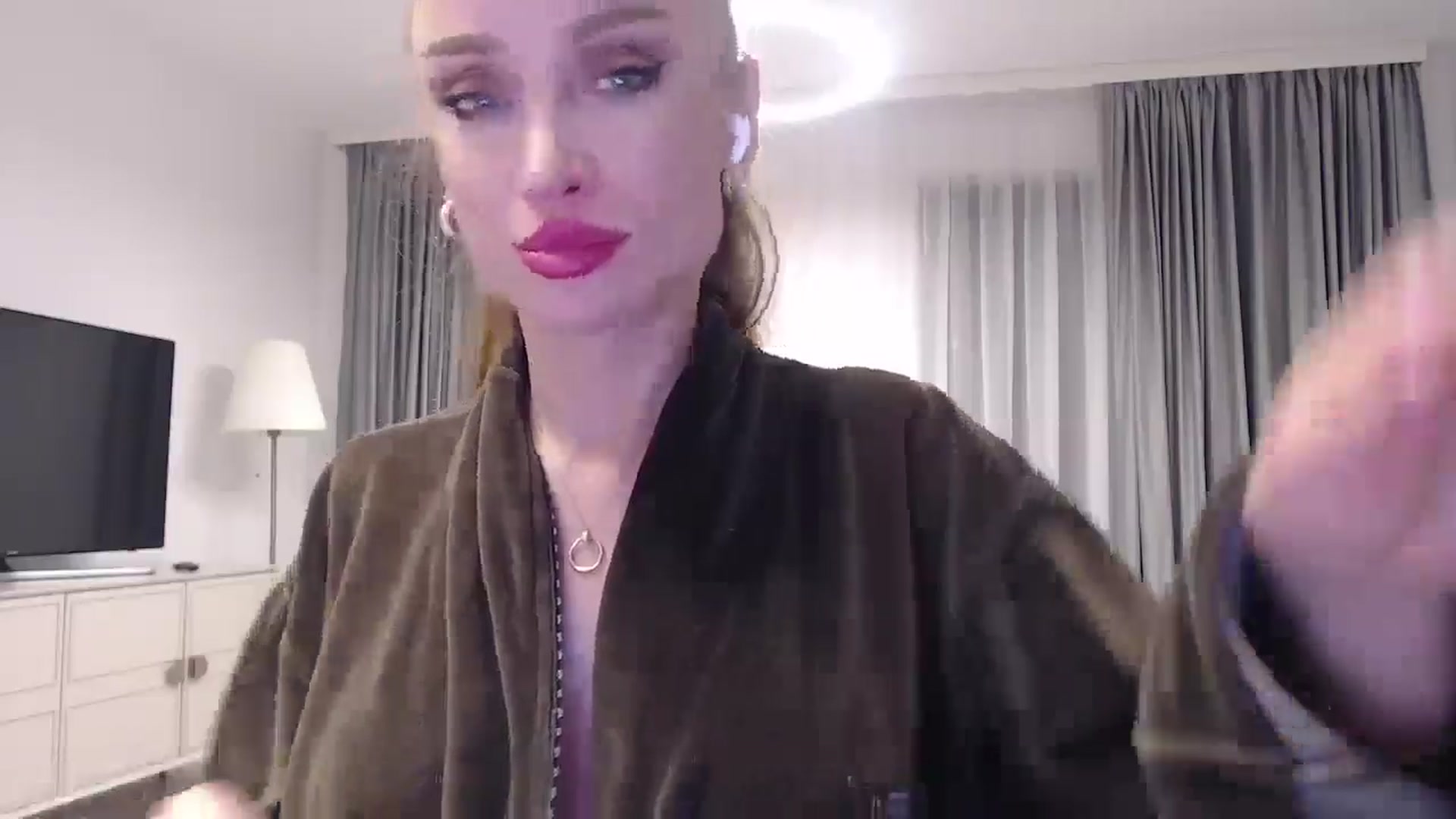Gallery image thumbnail from Anayys's myfreecams stream on, 01/08/2025, 19:51 image 7 of 20