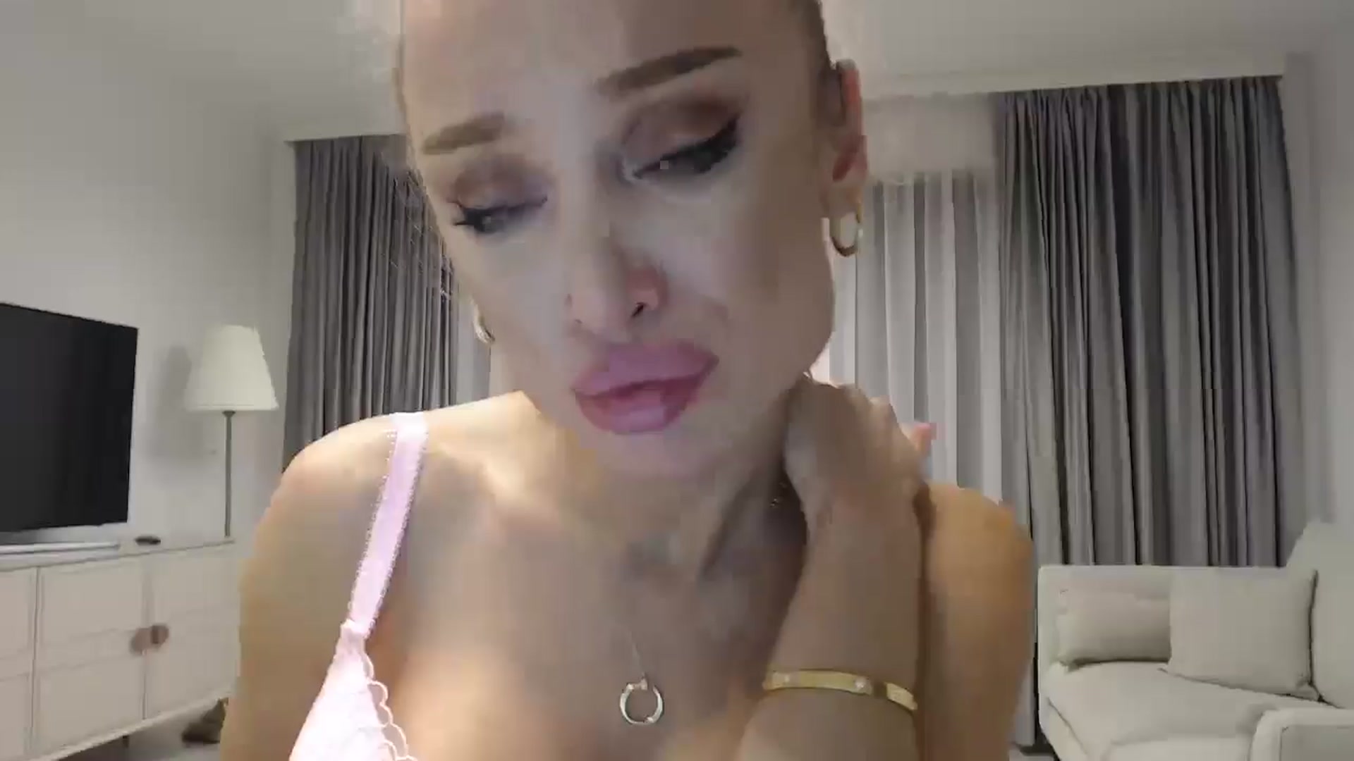 Gallery image thumbnail from Anayys's myfreecams stream on, 01/08/2025, 22:35 image 11 of 20
