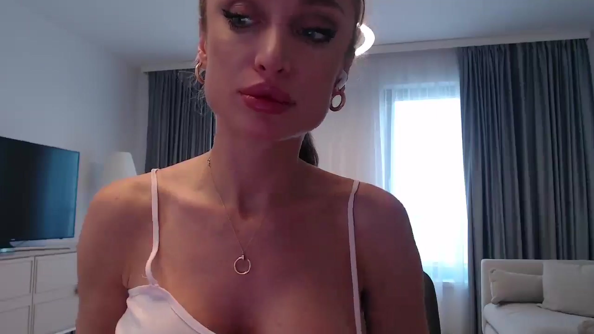 Gallery image thumbnail from Anayys's myfreecams stream on, 01/15/2025, 12:58 image 19 of 20