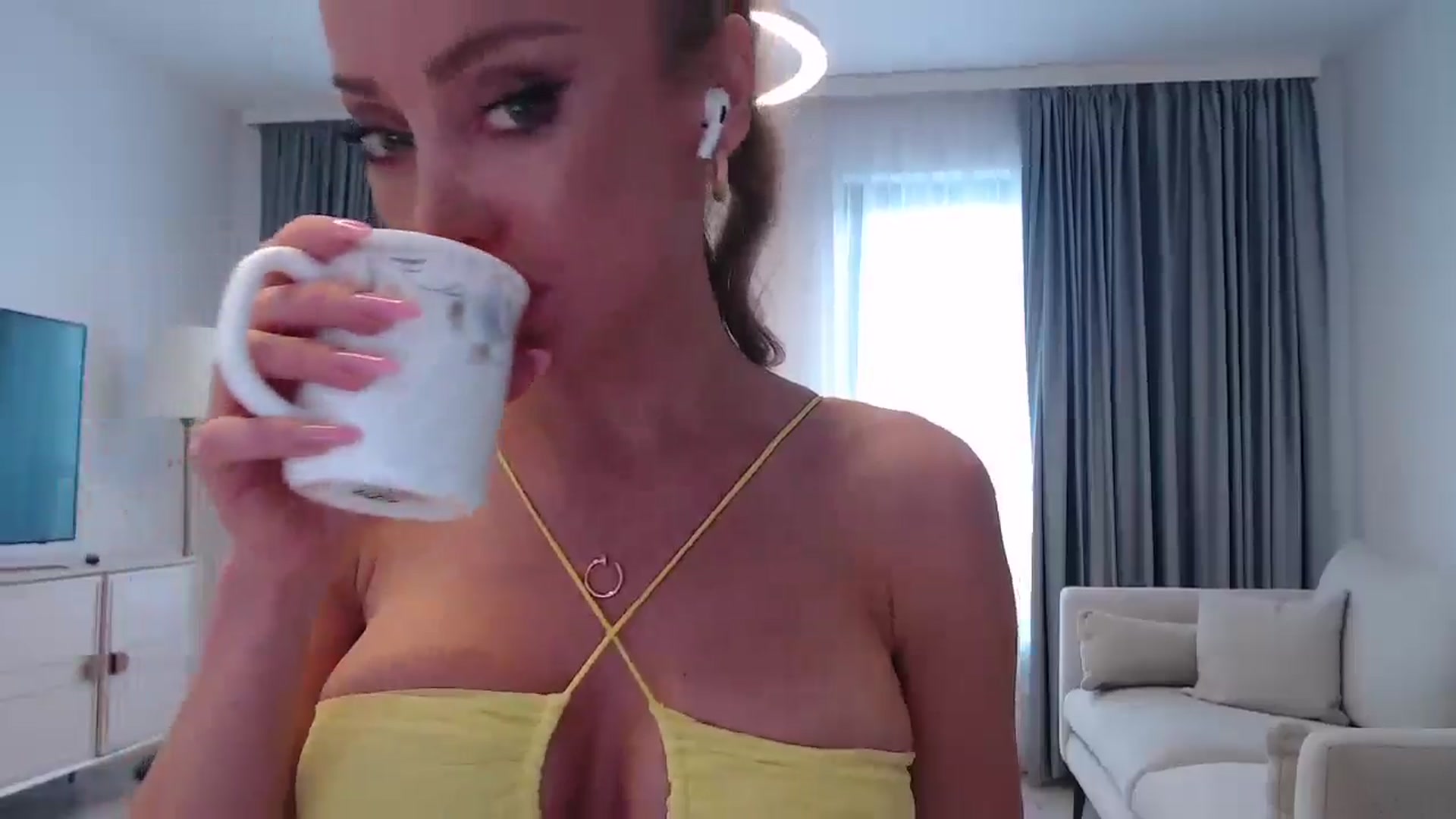 Gallery image thumbnail from Anayys's myfreecams stream on, 01/15/2025, 12:58 image 3 of 20
