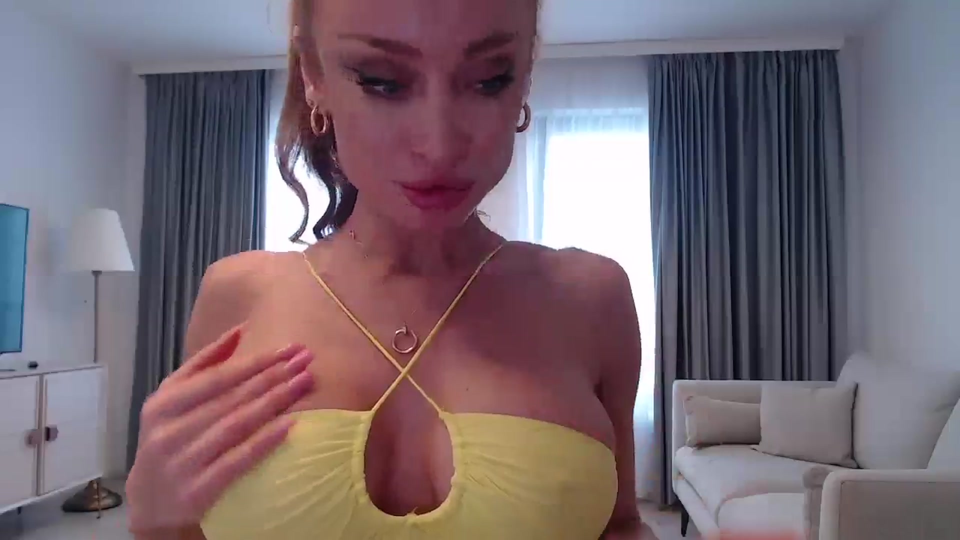 Gallery image thumbnail from Anayys's myfreecams stream on, 01/15/2025, 12:58 image 13 of 20