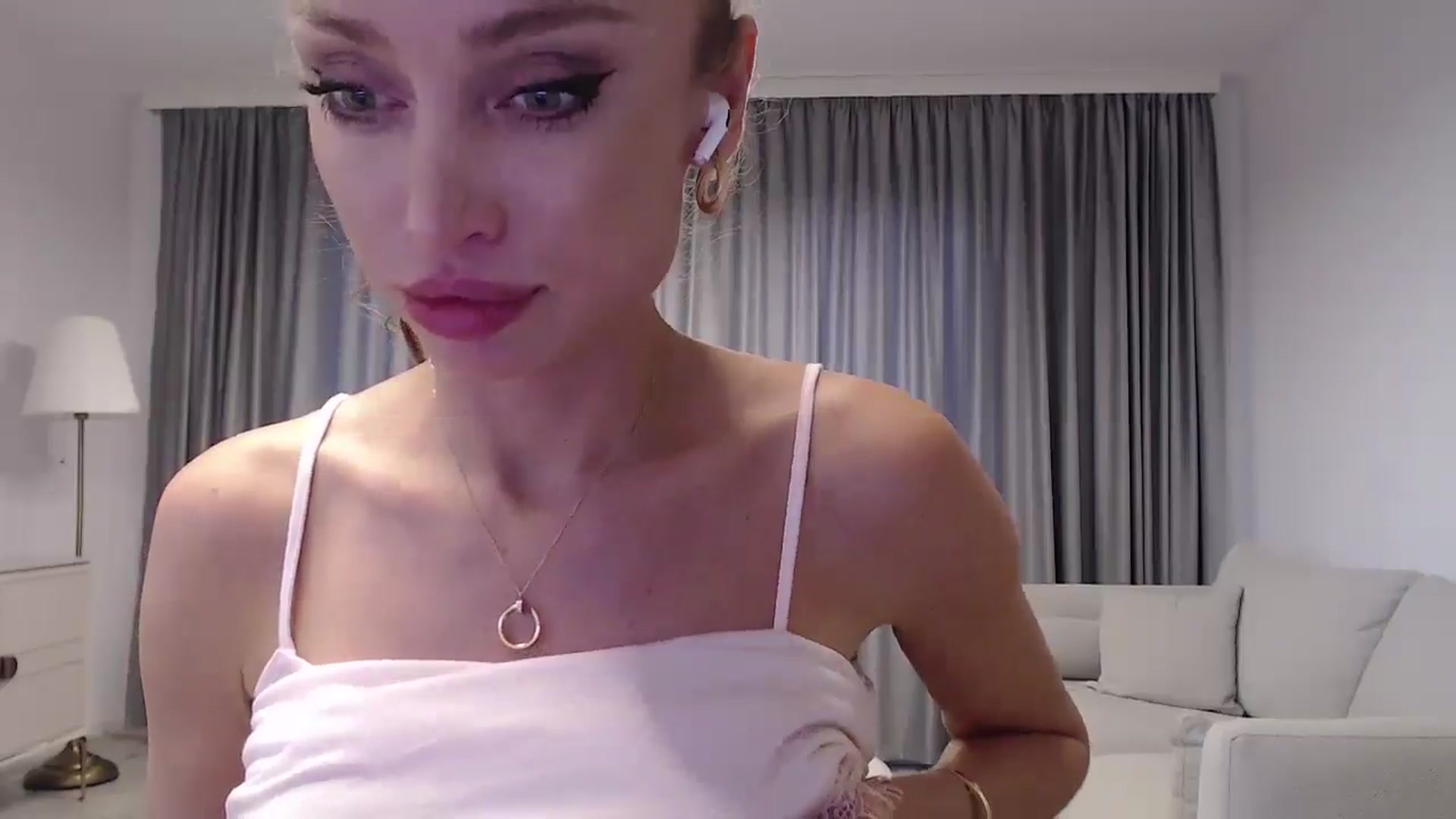 Gallery image thumbnail from Anayys's myfreecams stream on, 01/15/2025, 14:08 image 9 of 20