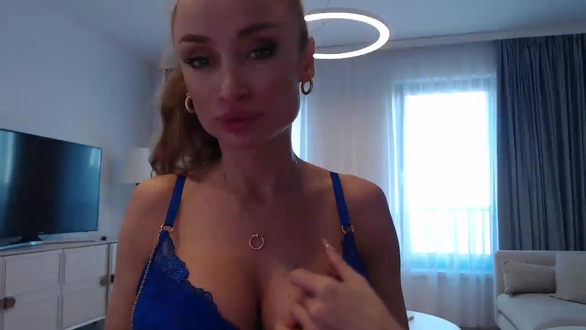 Gallery image thumbnail from Anayys's myfreecams stream on, 01/16/2025, 08:10 image 15 of 20