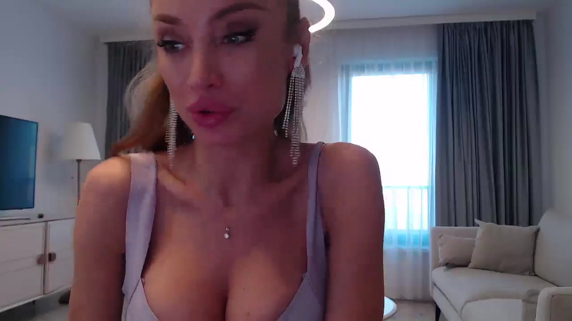 Gallery image thumbnail from Anayys's myfreecams stream on, 01/19/2025, 14:30 image 13 of 20