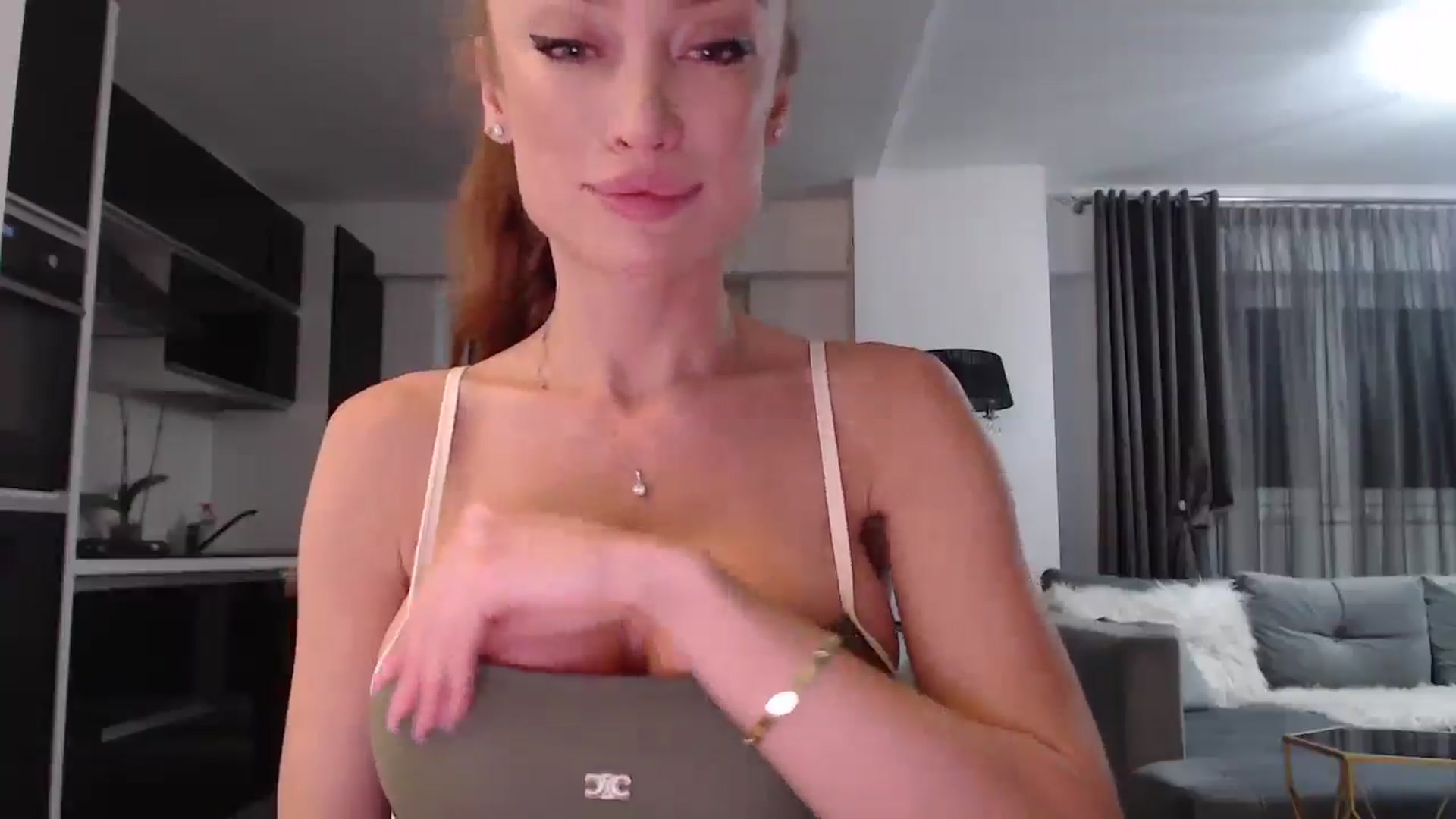 Gallery image thumbnail from Anayys's myfreecams stream on, 01/20/2025, 04:24 image 14 of 20