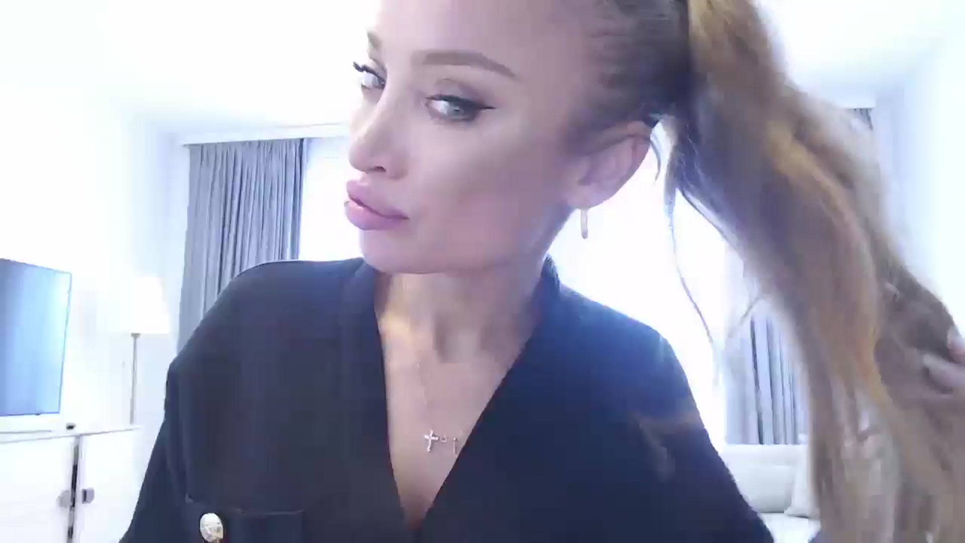 Gallery image thumbnail from Anayys's myfreecams stream on, 01/27/2025, 10:25 image 17 of 20
