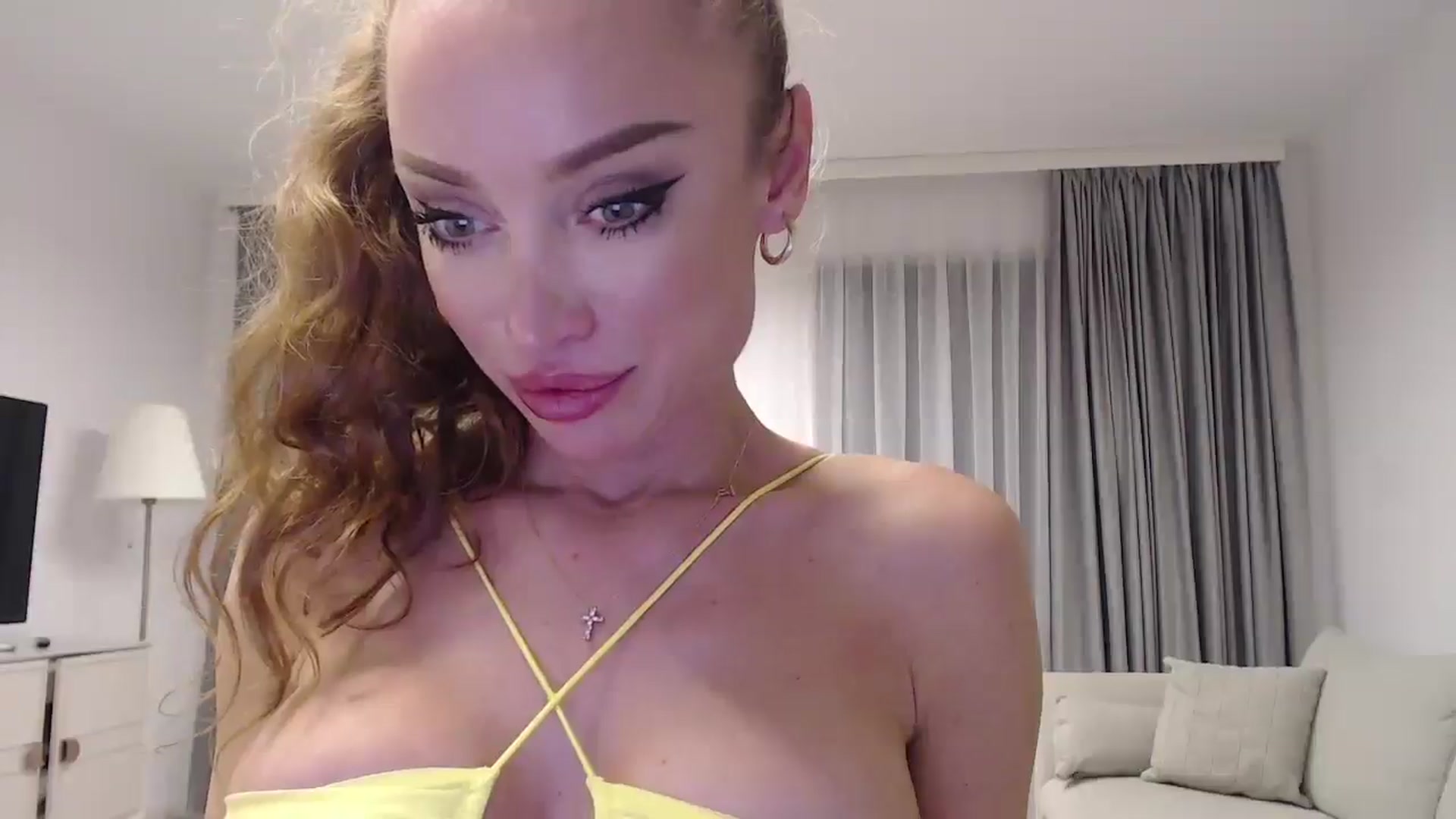 Gallery image thumbnail from Anayys's myfreecams stream on, 01/28/2025, 16:19 image 14 of 20