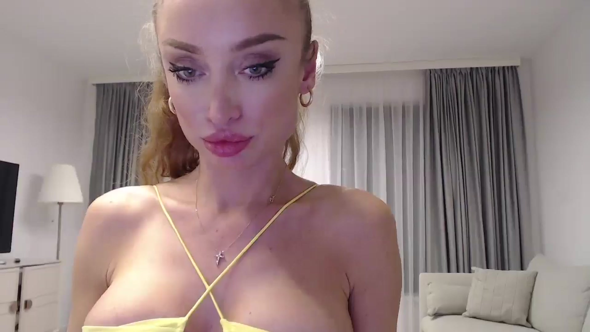 Gallery image thumbnail from Anayys's myfreecams stream on, 01/28/2025, 16:19 image 10 of 20