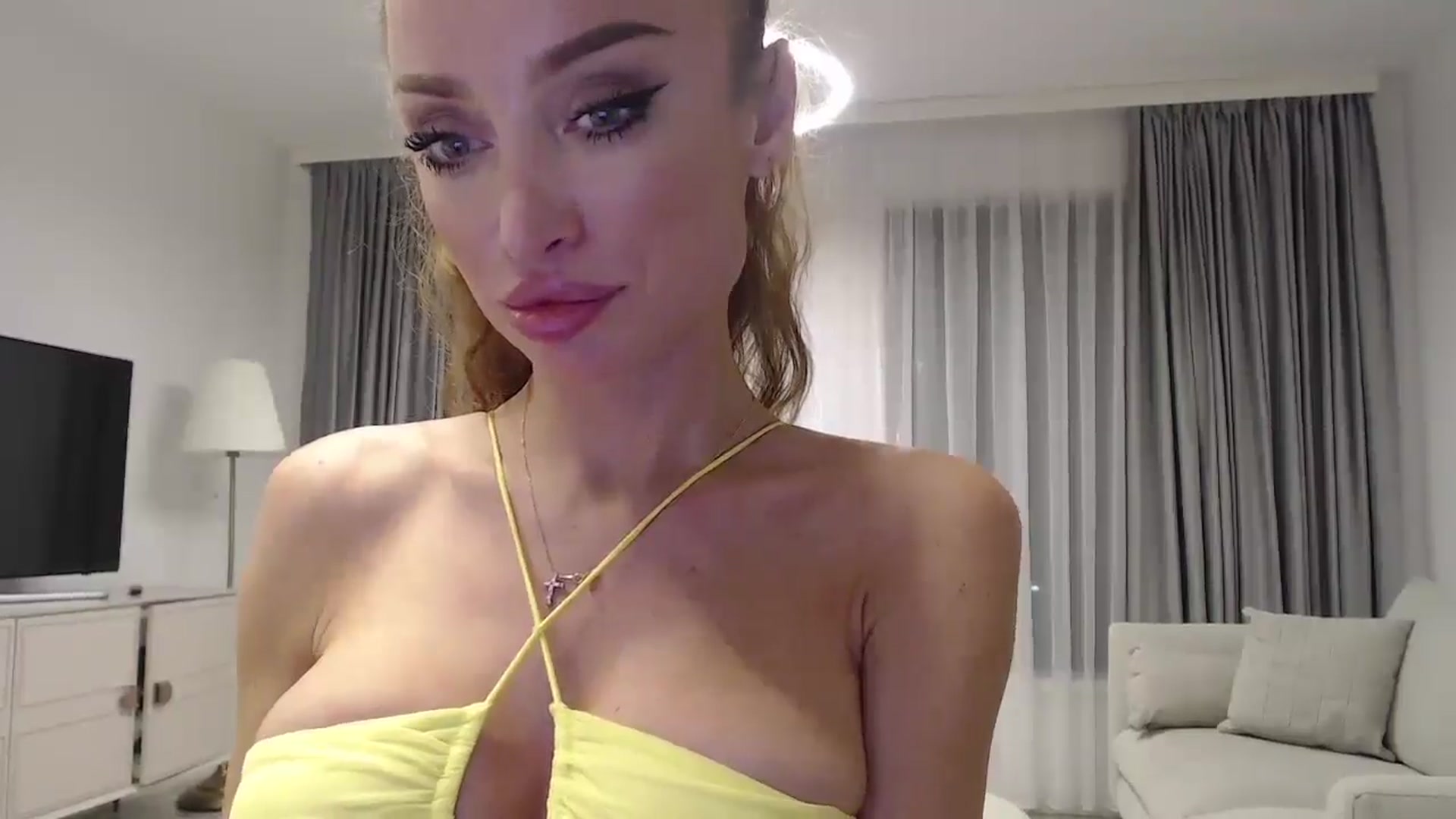 Gallery image thumbnail from Anayys's myfreecams stream on, 01/28/2025, 16:54 image 18 of 20