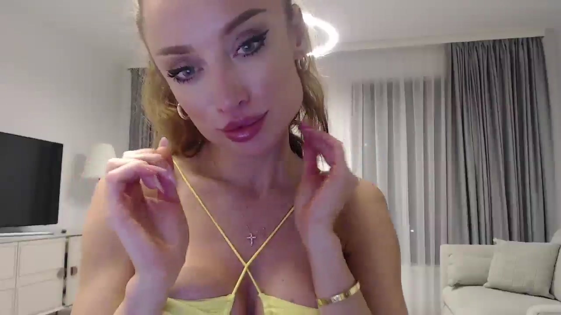 Gallery image thumbnail from Anayys's myfreecams stream on, 01/28/2025, 20:02 image 5 of 20