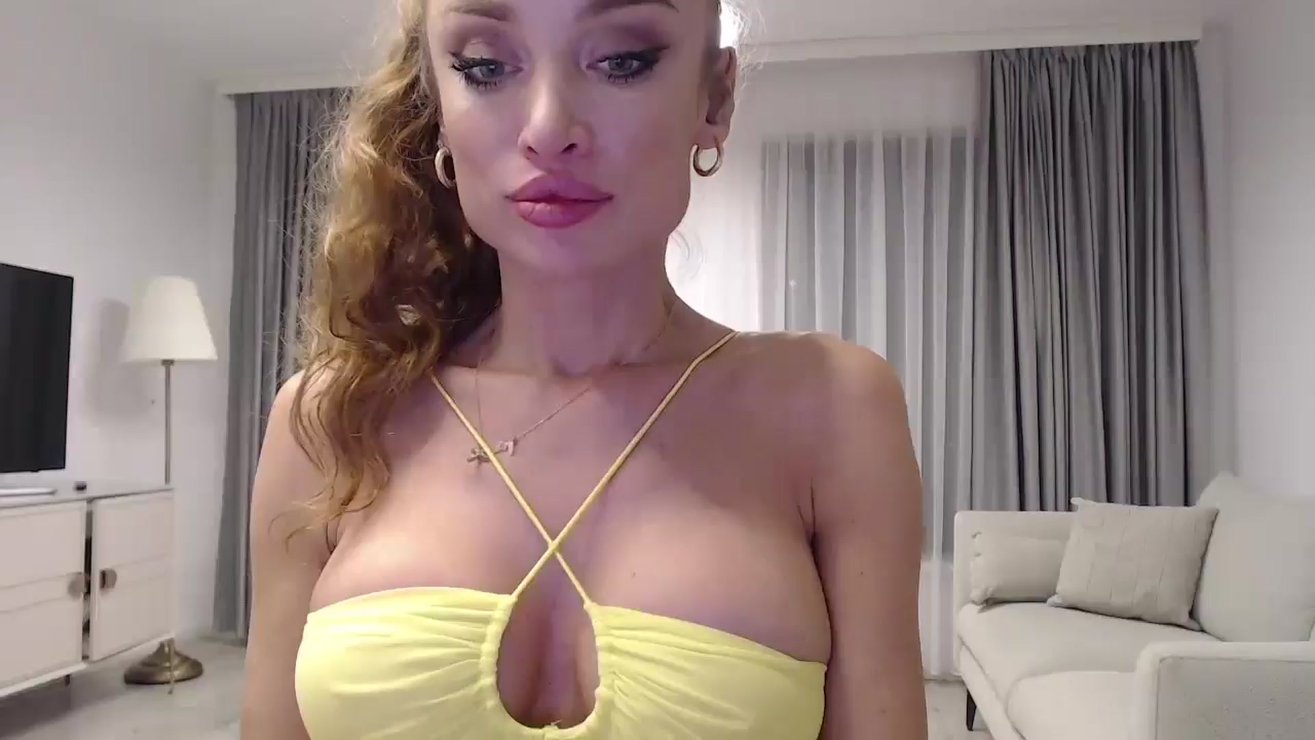 Gallery image thumbnail from Anayys's myfreecams stream on, 01/28/2025, 21:11 image 1 of 20
