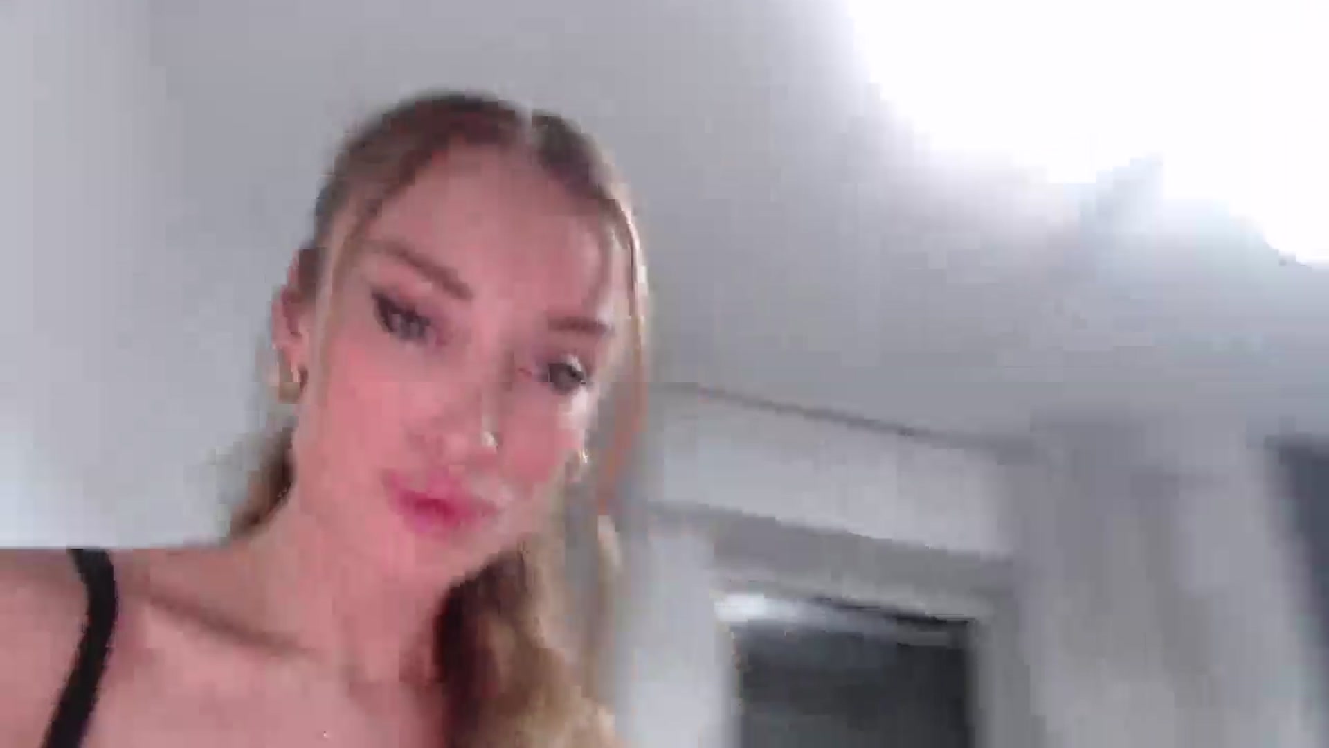 Gallery image thumbnail from Anayys's myfreecams stream on, 02/16/2025, 17:45 image 16 of 20