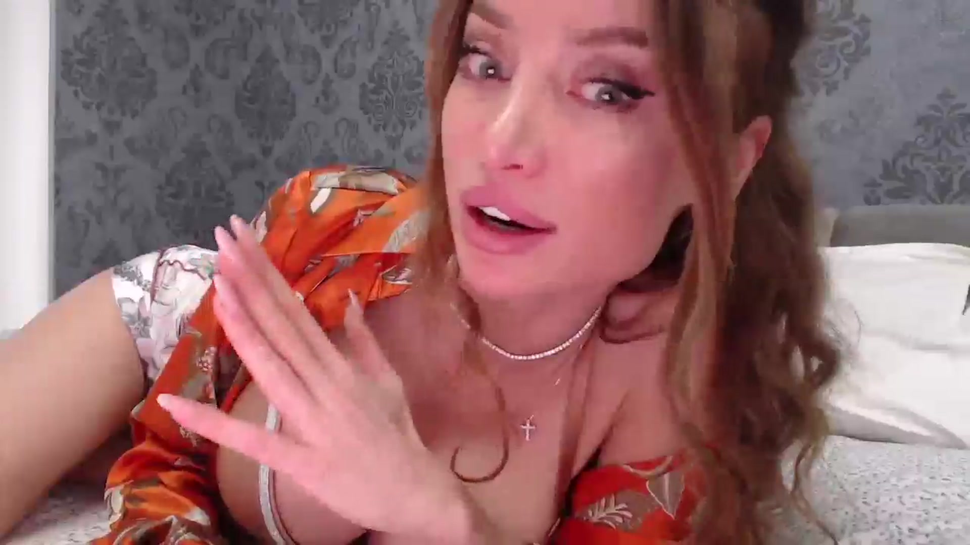Gallery image thumbnail from Anayys's myfreecams stream on, 02/17/2025, 13:15 image 8 of 20