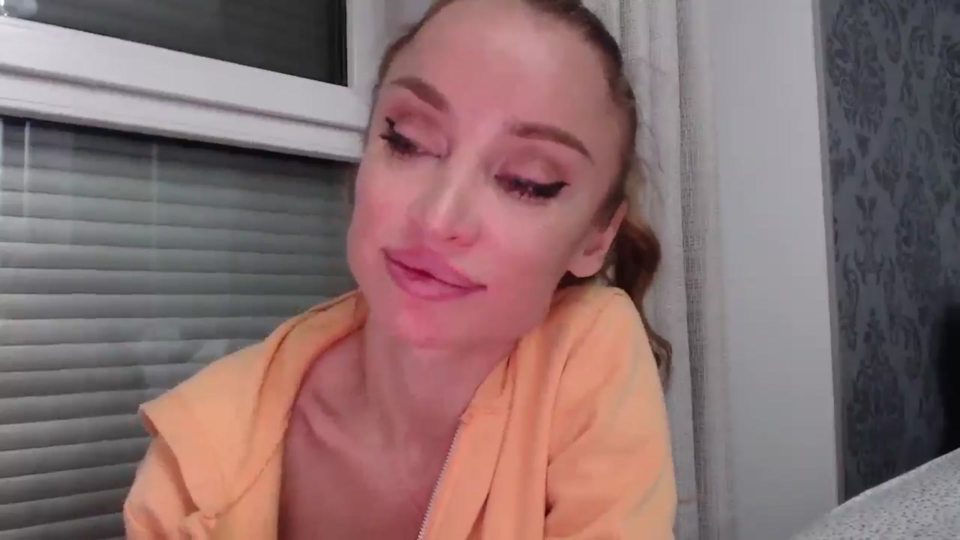 Gallery image thumbnail from Anayys's myfreecams stream on, 02/17/2025, 21:47 image 4 of 20