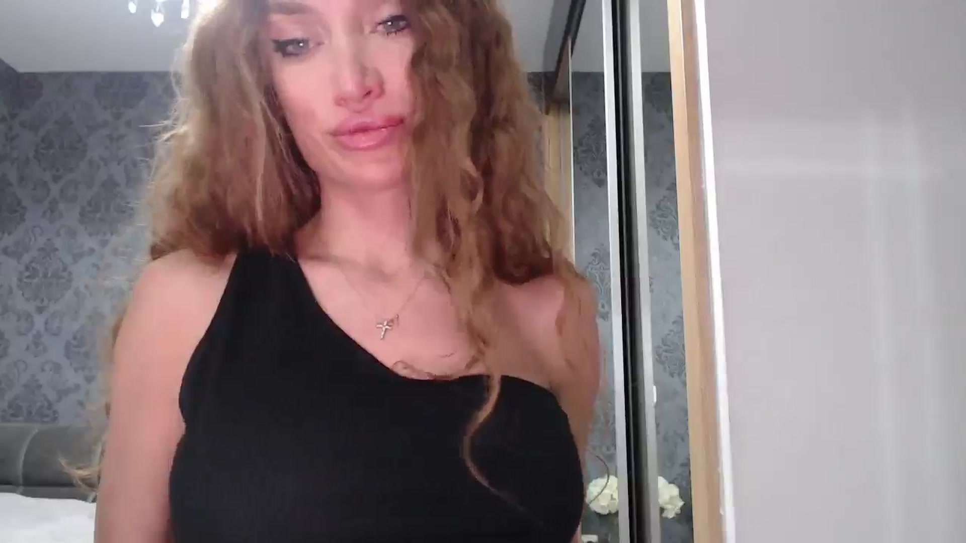 Gallery image thumbnail from Anayys's myfreecams stream on, 02/18/2025, 18:23 image 12 of 20