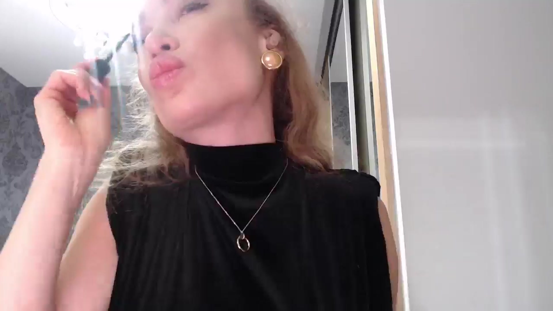 Gallery image thumbnail from Anayys's myfreecams stream on, 03/01/2025, 09:32 image 9 of 20