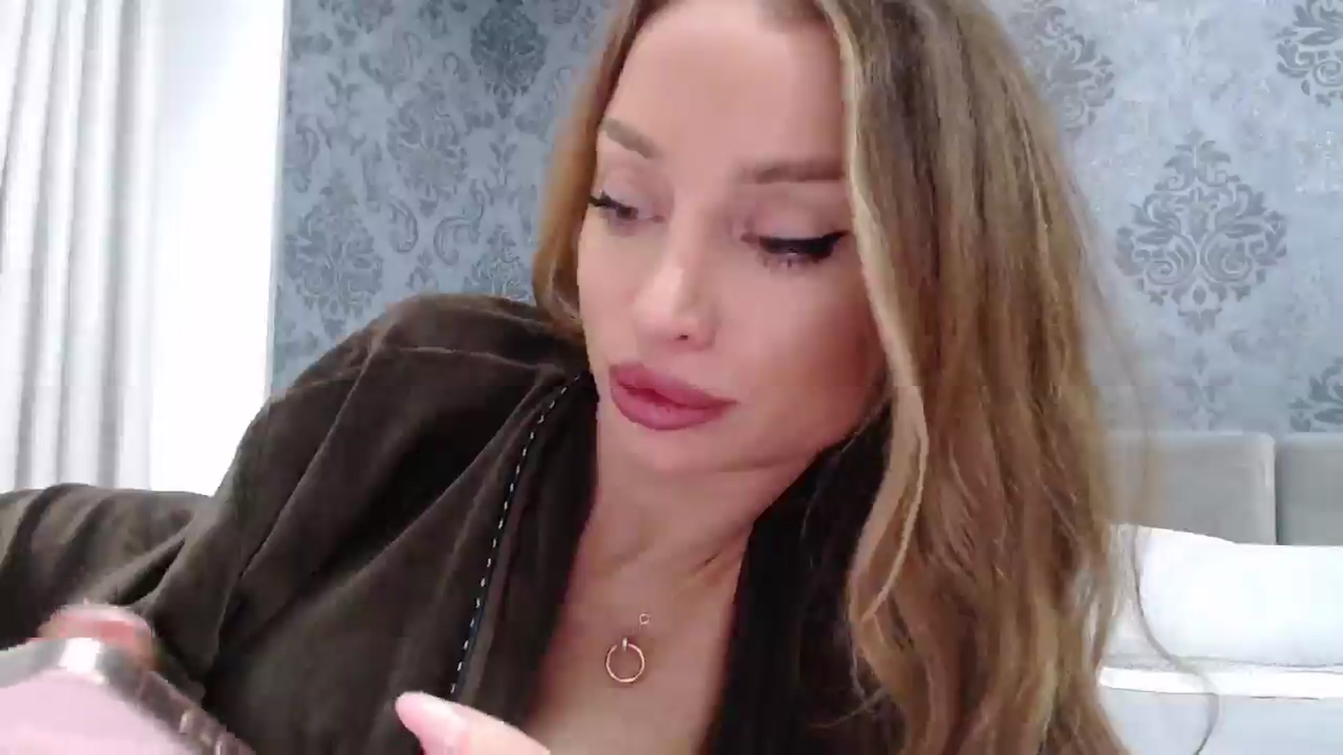 Gallery image thumbnail from Anayys's myfreecams stream on, 03/05/2025, 07:33 image 15 of 20